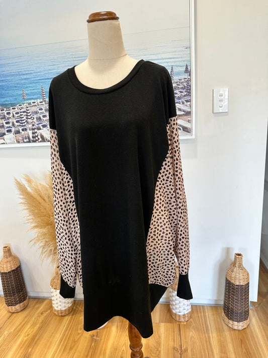 K&K Jumper - Extra Large - Black and beige with black spots