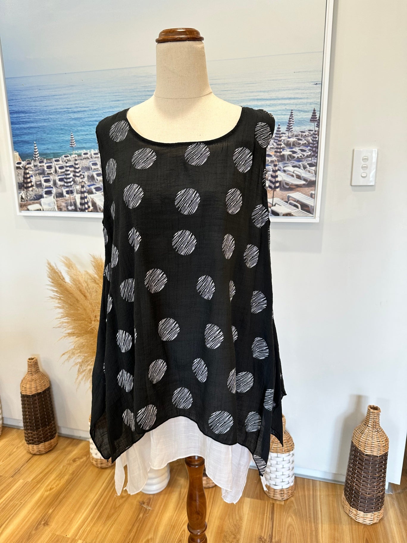 [SALE] La Mode Plus - Singlet Top - Size 12 - Black and white