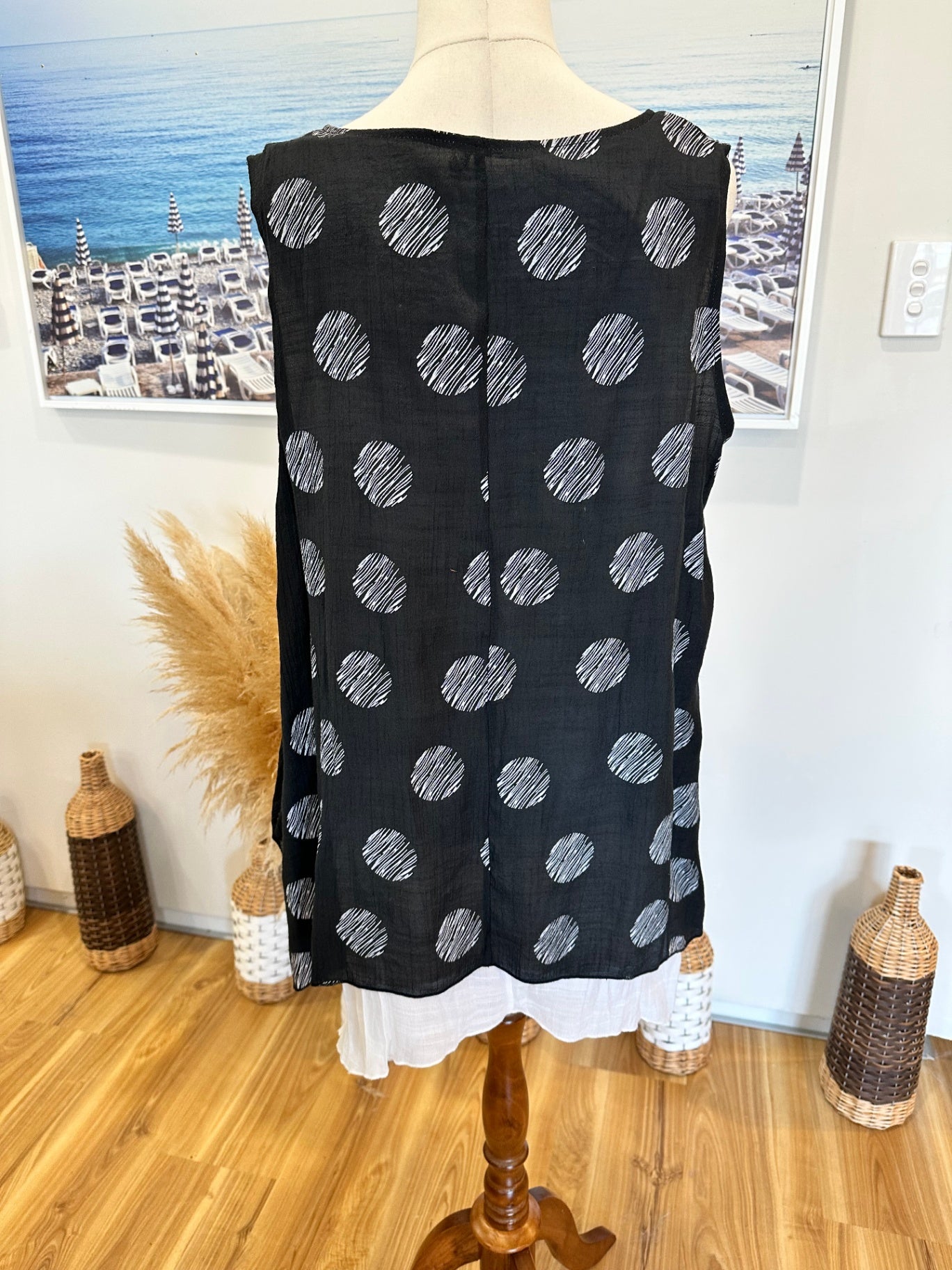 [SALE] La Mode Plus - Singlet Top - Size 12 - Black and white