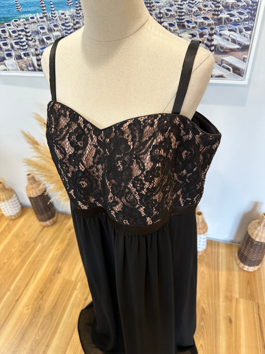 City Chic - Ball Gown - Empire Line with Lace Bust - Size 16