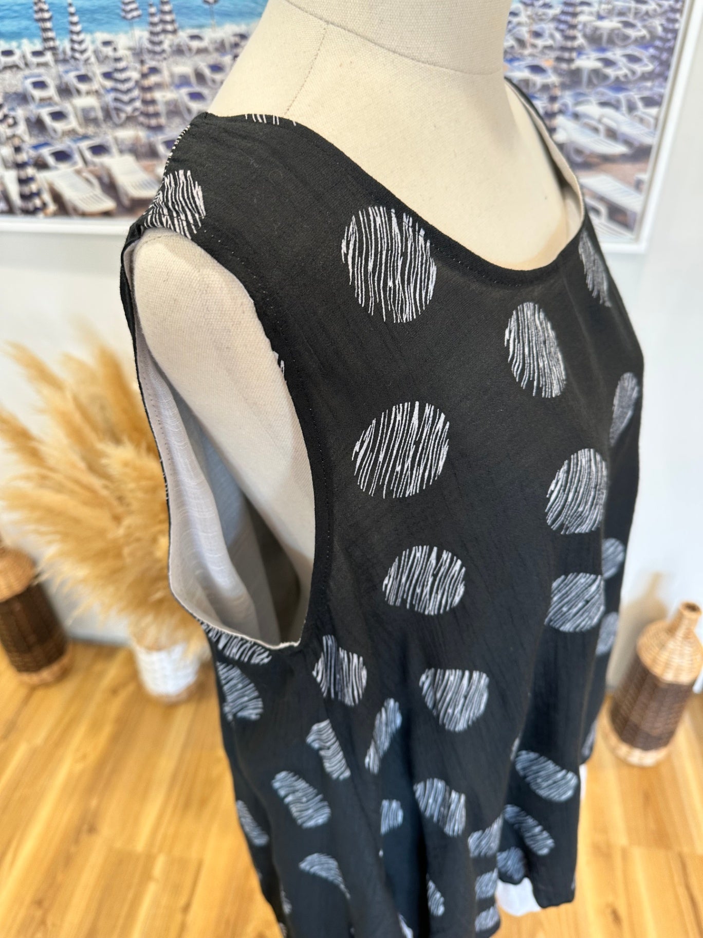 [SALE] La Mode Plus - Singlet Top - Size 12 - Black and white
