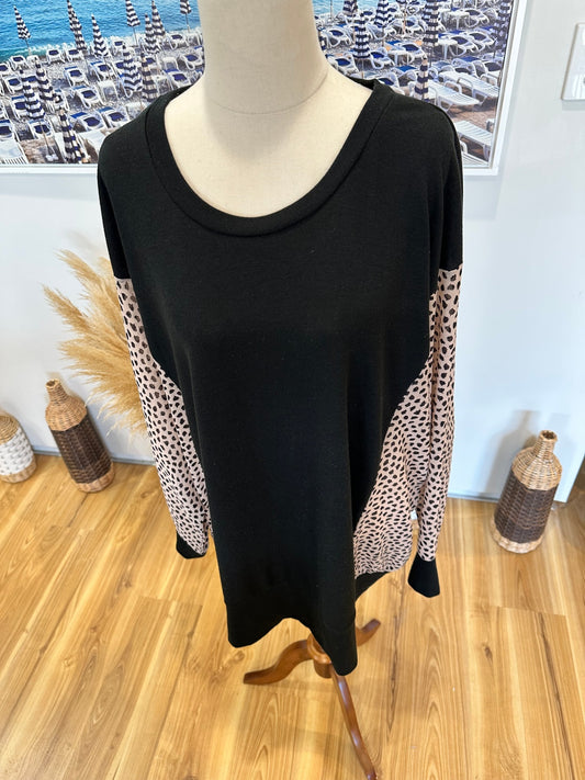 K&K Jumper - Extra Large - Black and beige with black spots