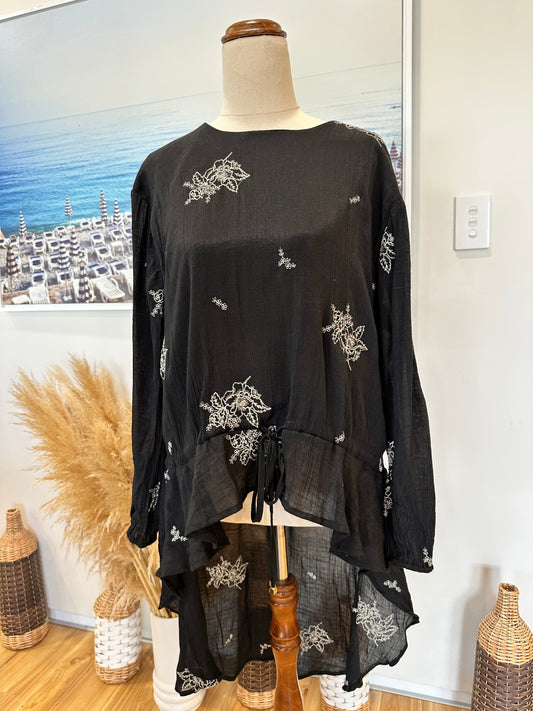 [SALE] Three of Something - Longsleeve Blouse - Large - Black