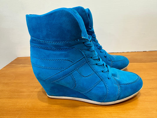 [SALE] High heel sneakers - Vibrant Blue - Size 7 - Suede-like - NOVO