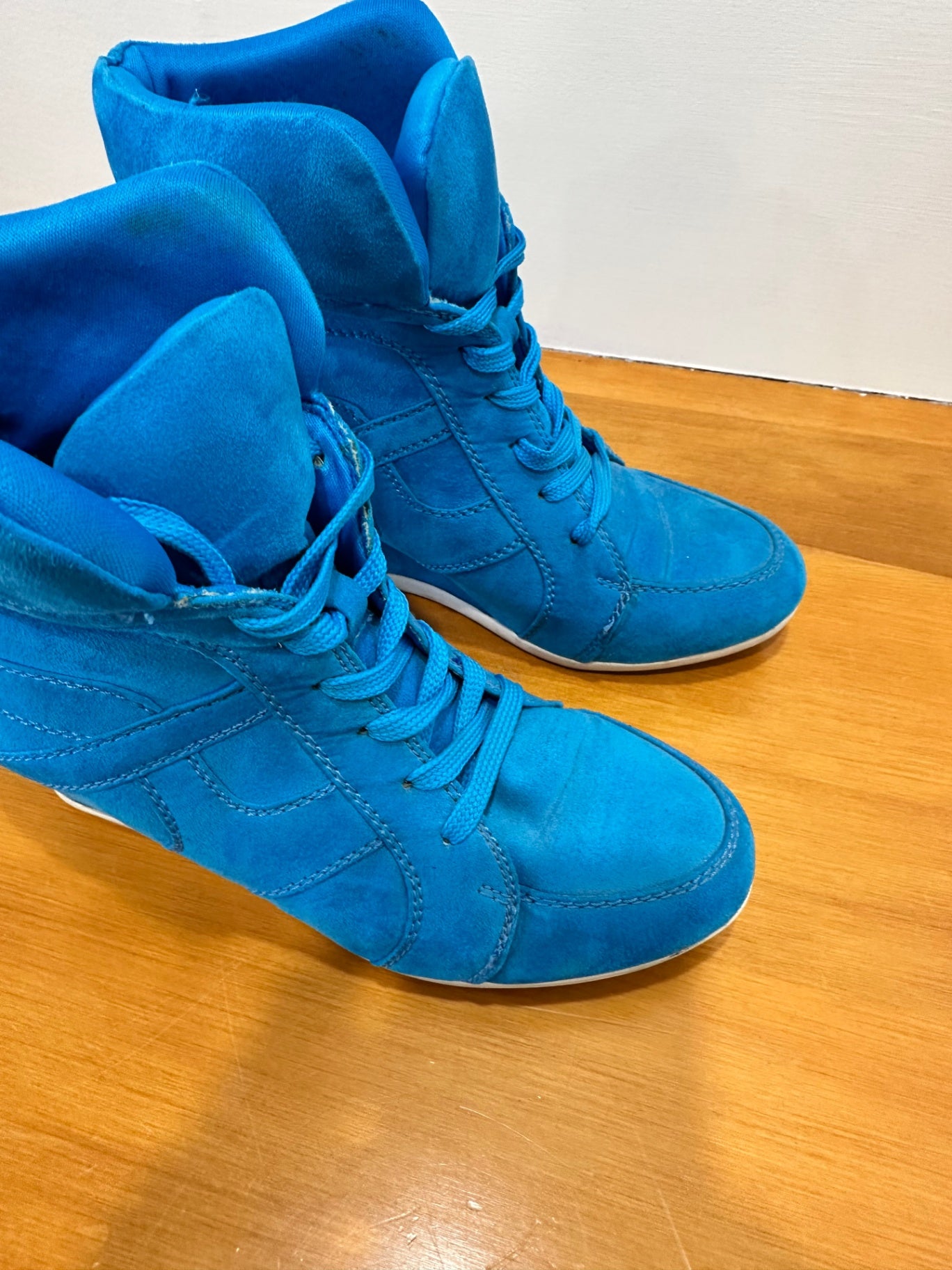 [SALE] High heel sneakers - Vibrant Blue - Size 7 - Suede-like - NOVO