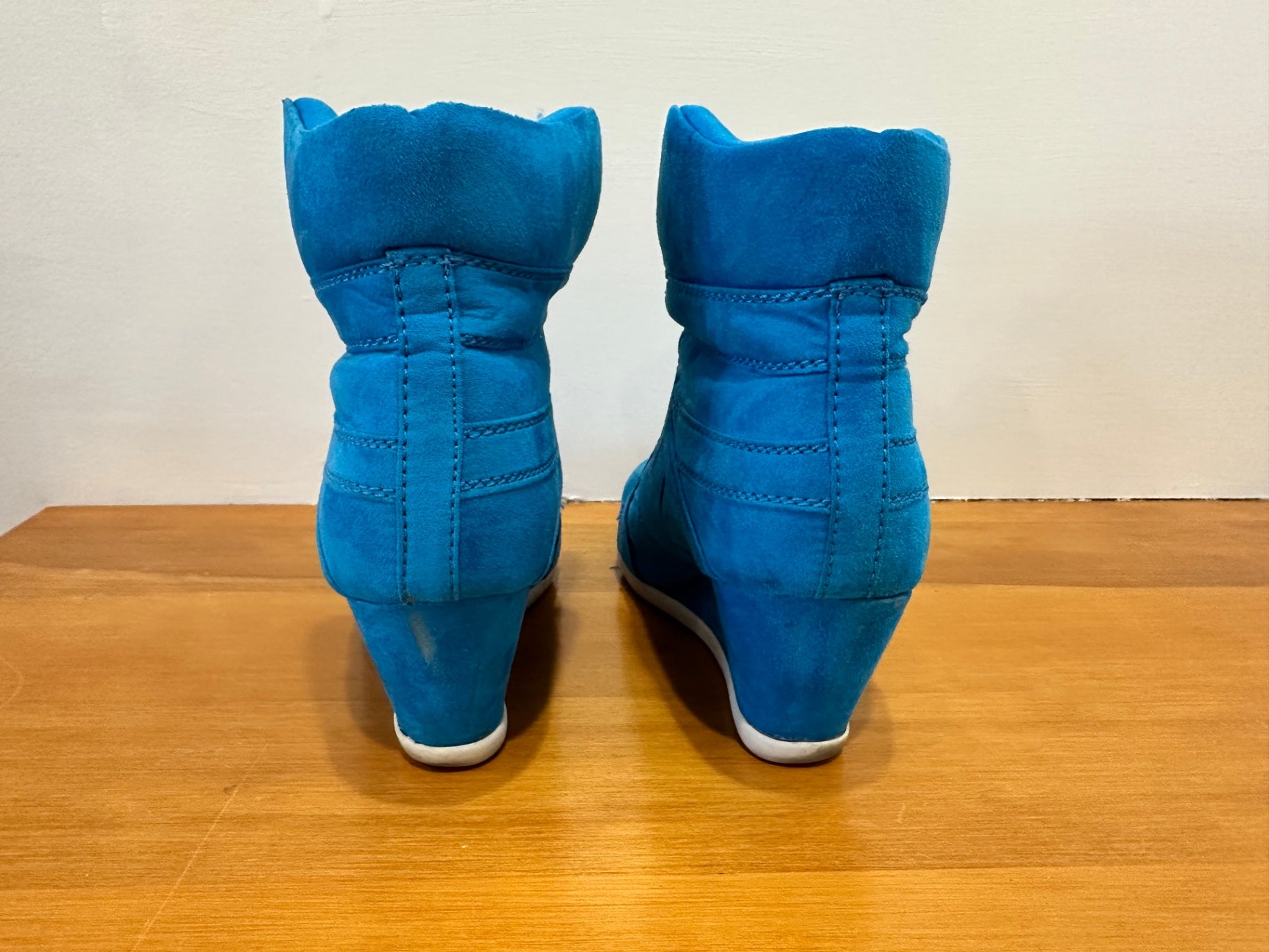 [SALE] High heel sneakers - Vibrant Blue - Size 7 - Suede-like - NOVO