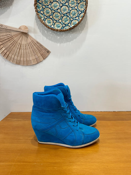 [SALE] High heel sneakers - Vibrant Blue - Size 7 - Suede-like - NOVO