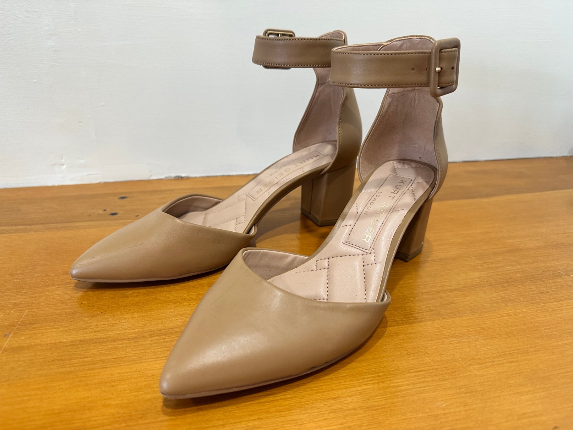Kurt Geiger - High Heels - Size EU 38 - Beige