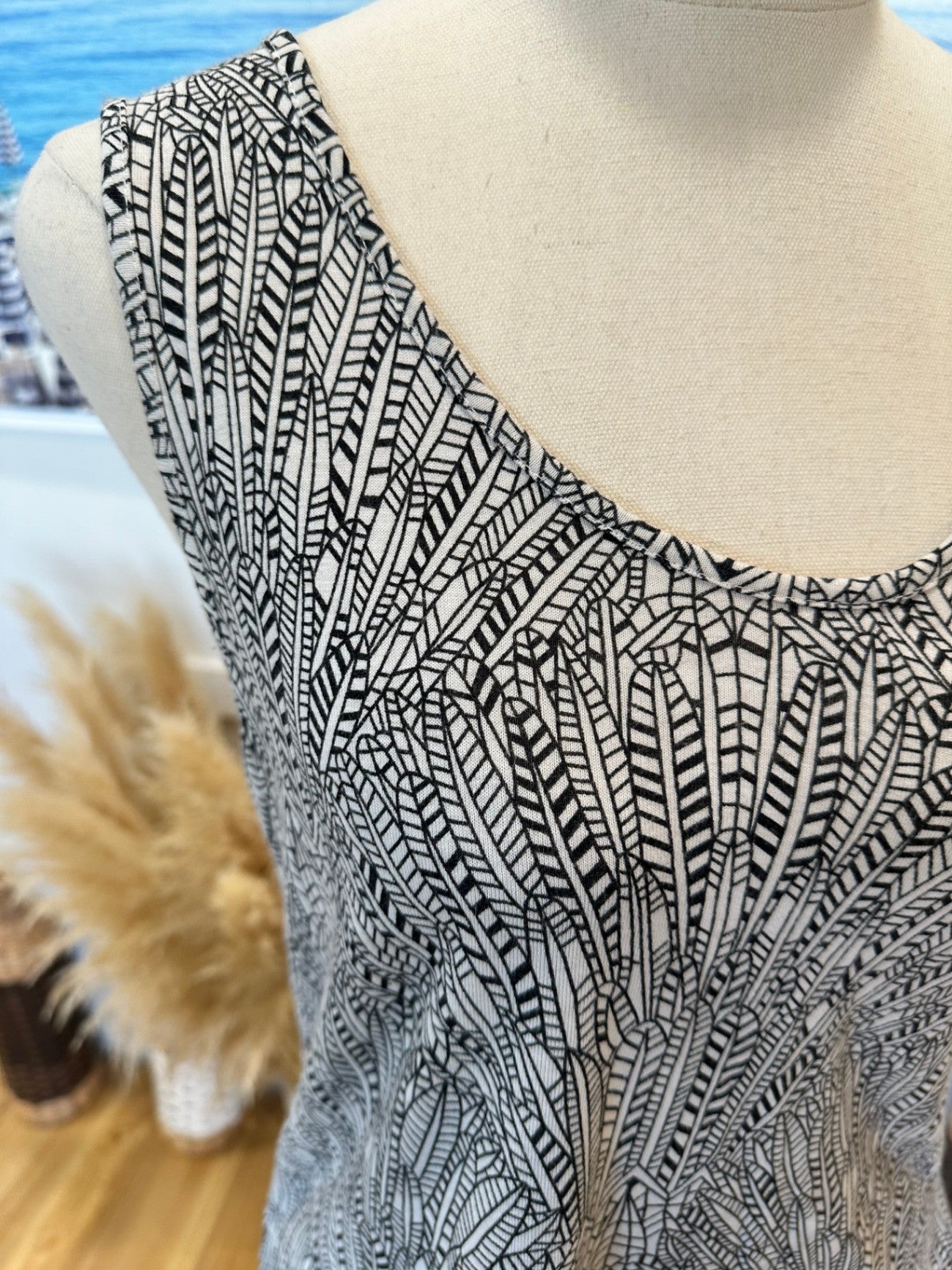 [SALE] Tribal Singlet - Black + White - Small