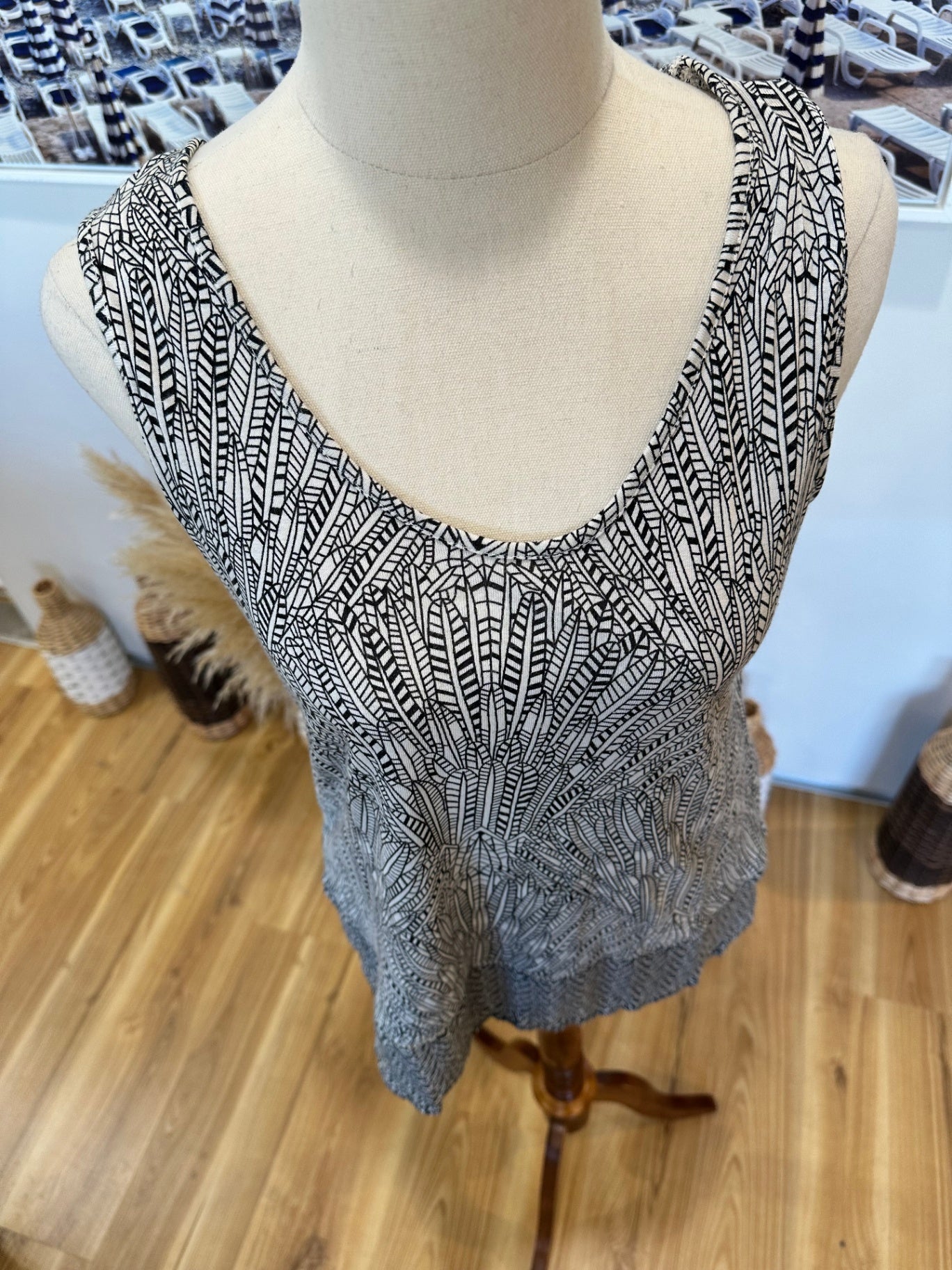 [SALE] Tribal Singlet - Black + White - Small