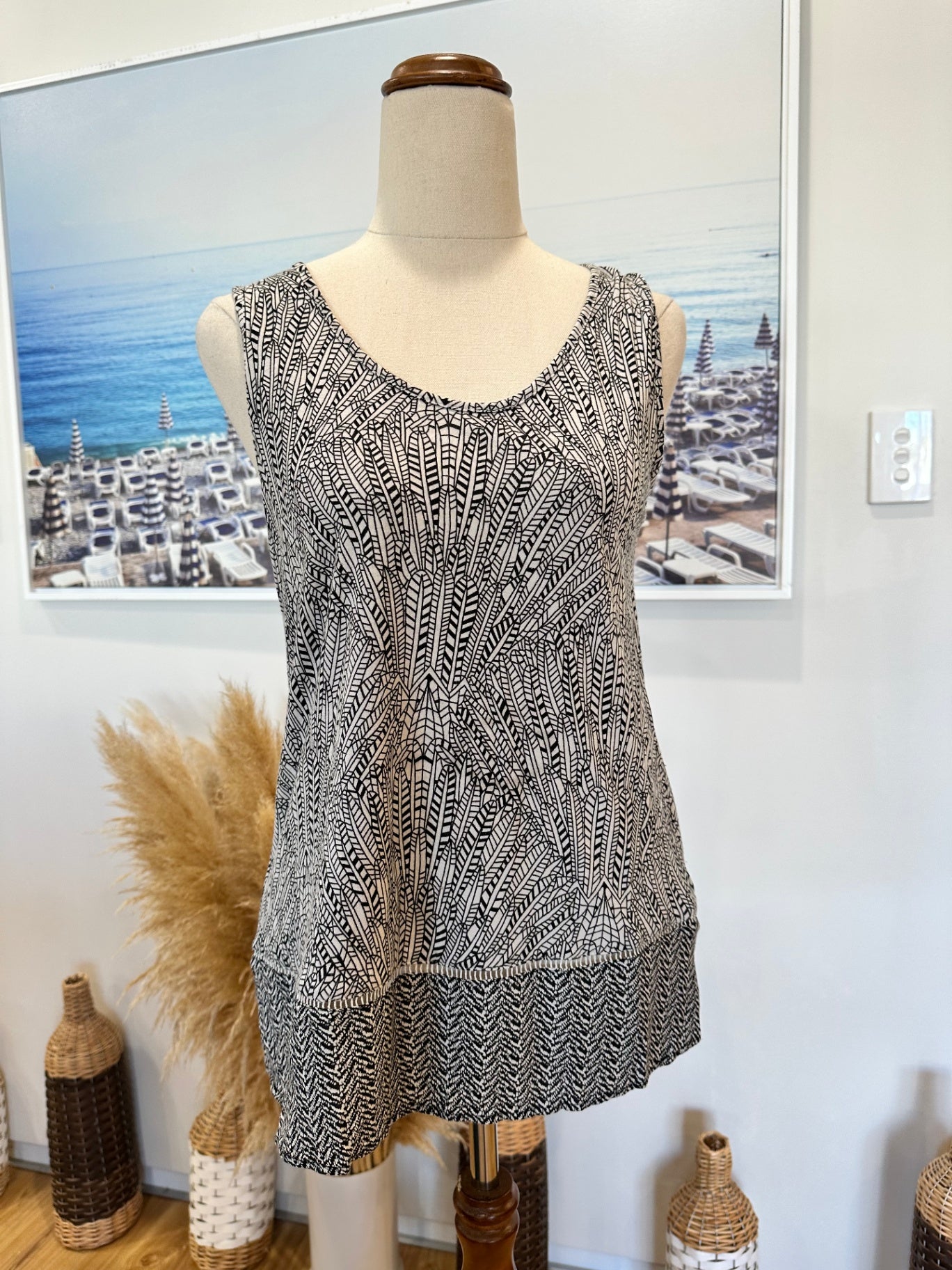 [SALE] Tribal Singlet - Black + White - Small