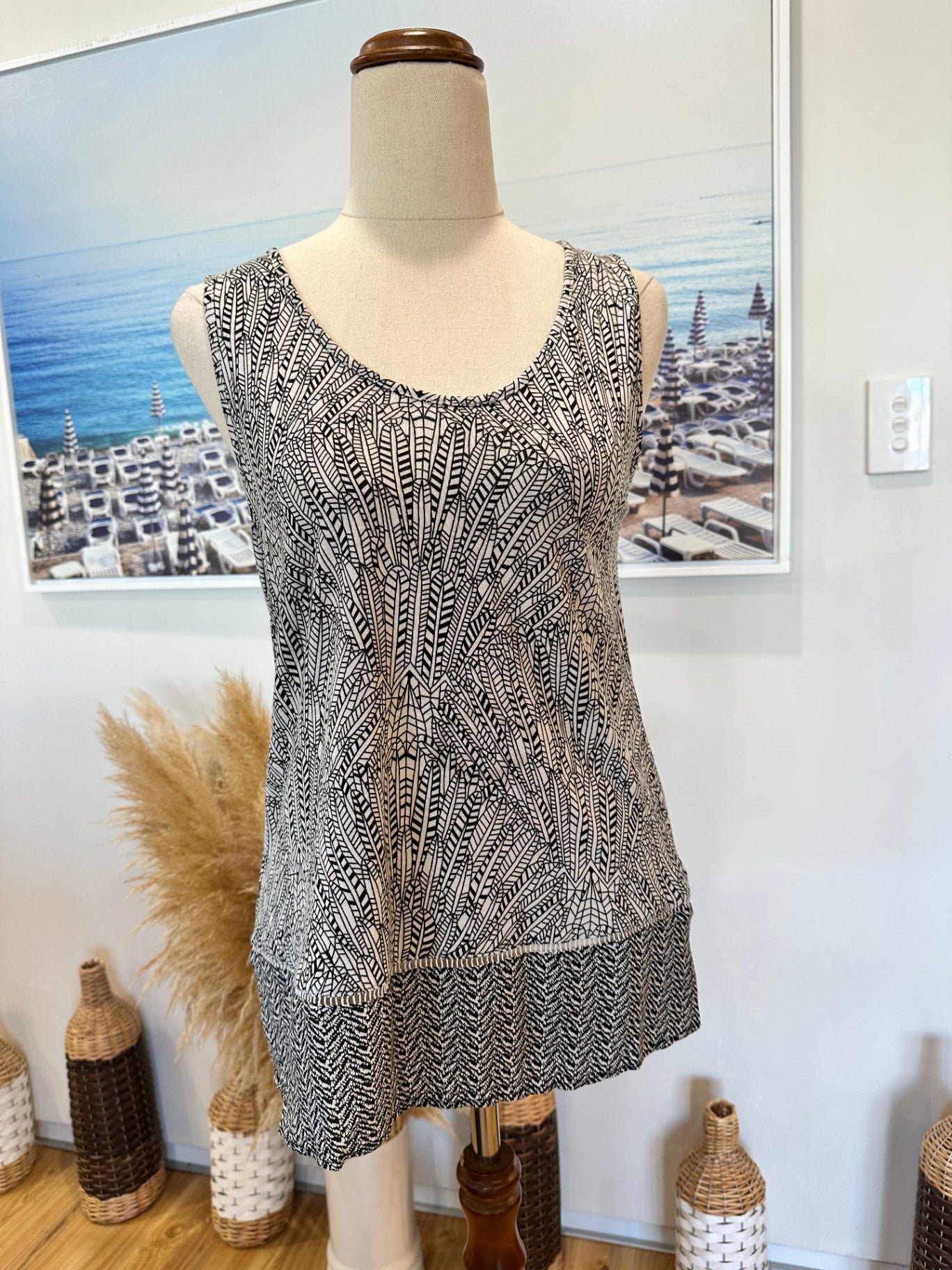 [SALE] Tribal Singlet - Black + White - Small