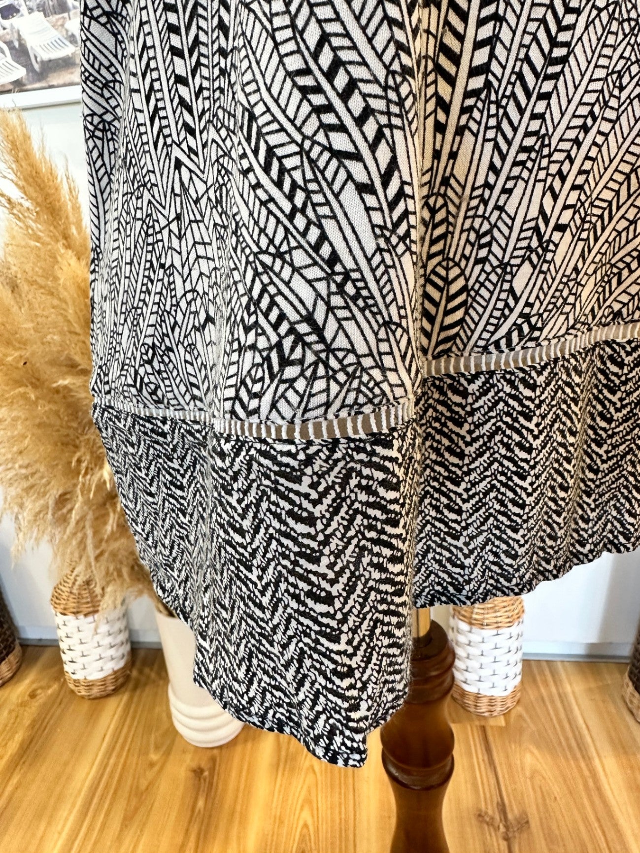 [SALE] Tribal Singlet - Black + White - Small