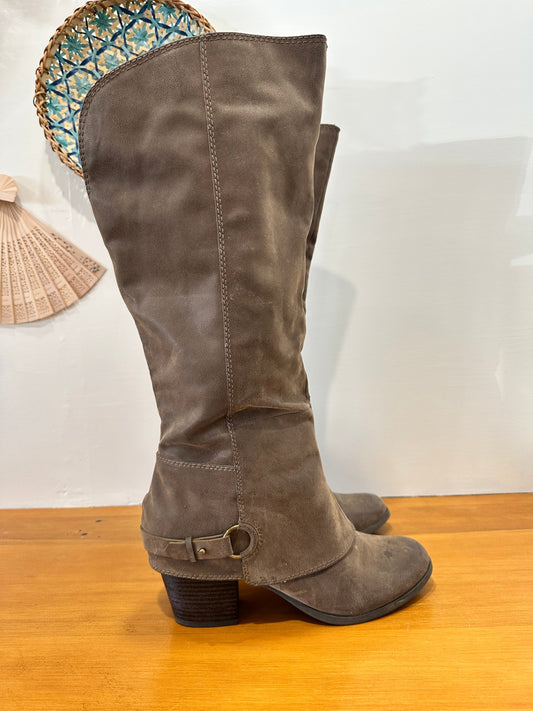 Fergalicious - Knee High Boots - Cowgirl - EU 41 (approx) - Believe Leather - Brown - RRP $137 USD