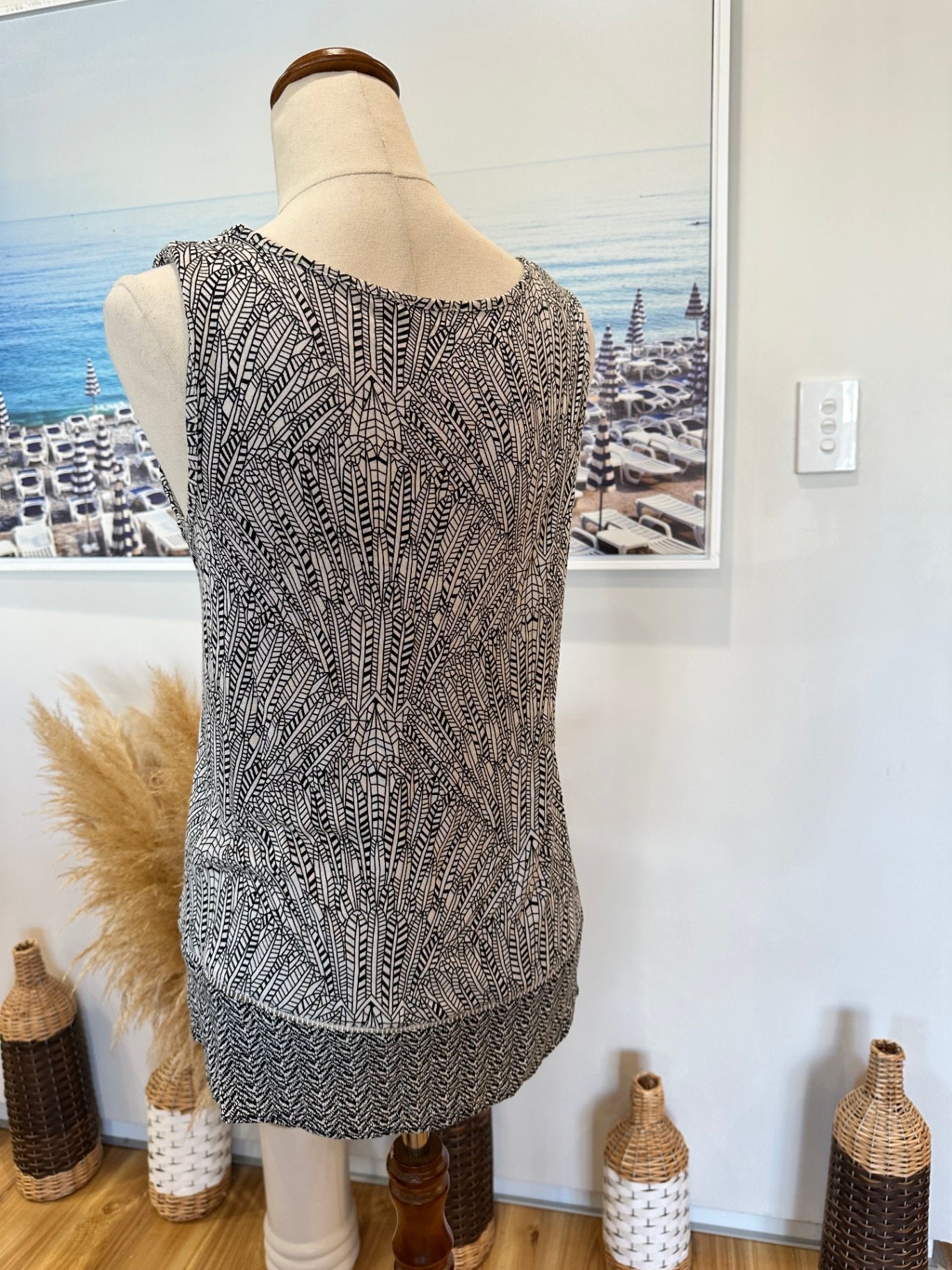 [SALE] Tribal Singlet - Black + White - Small