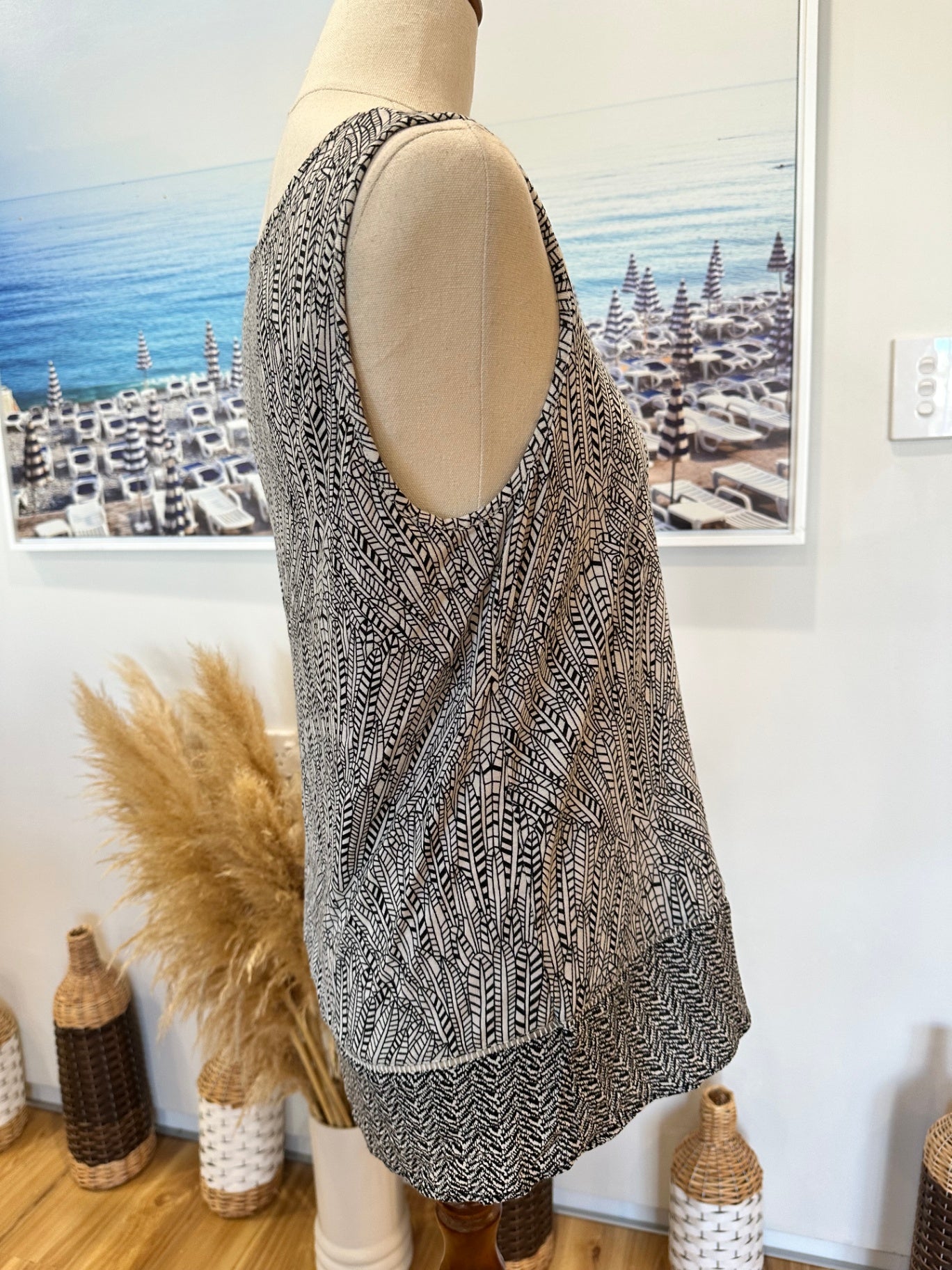 [SALE] Tribal Singlet - Black + White - Small