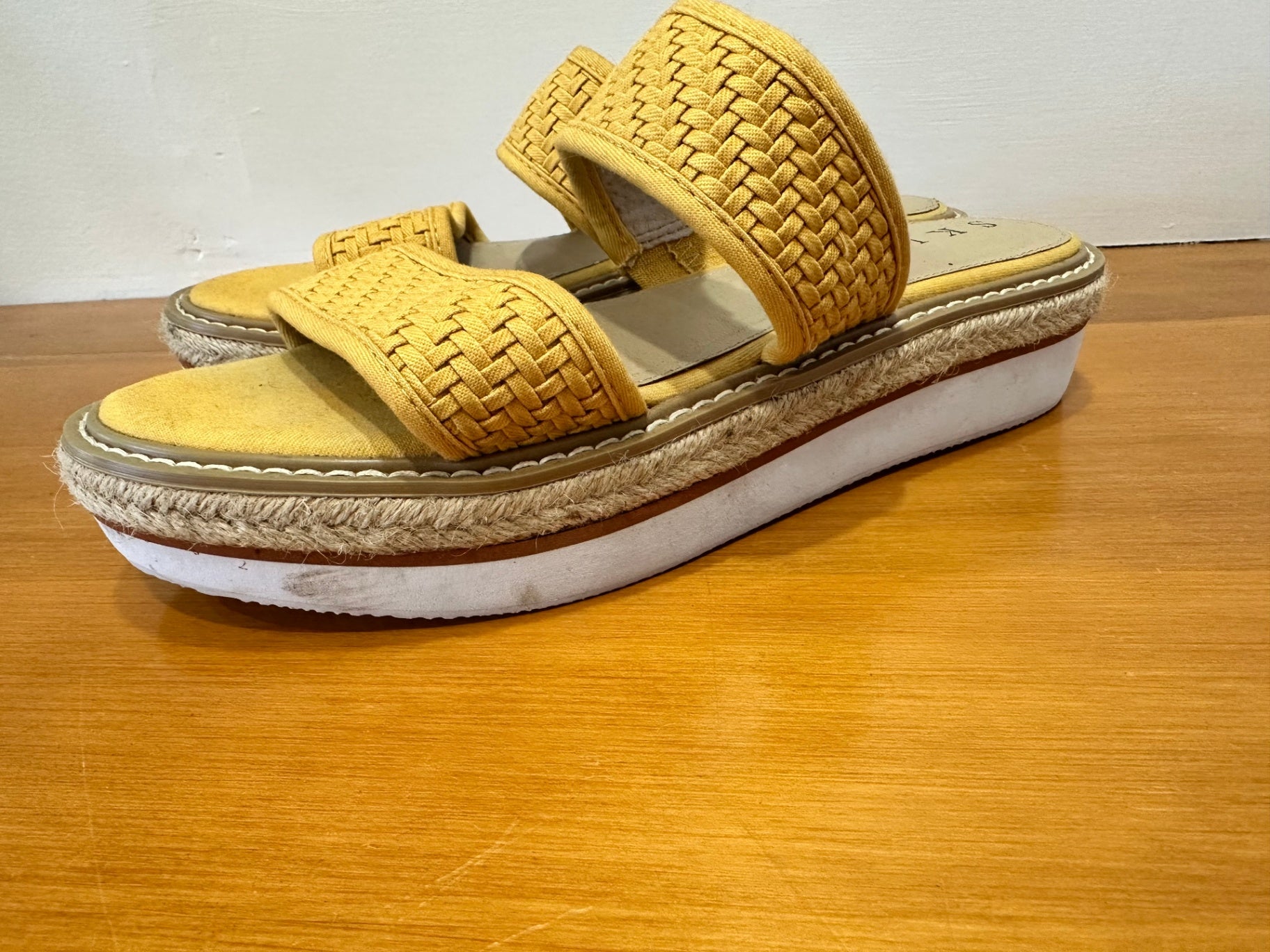 SKIN Footwear - Sandals - Size EU 41 - Yellow / Mustard