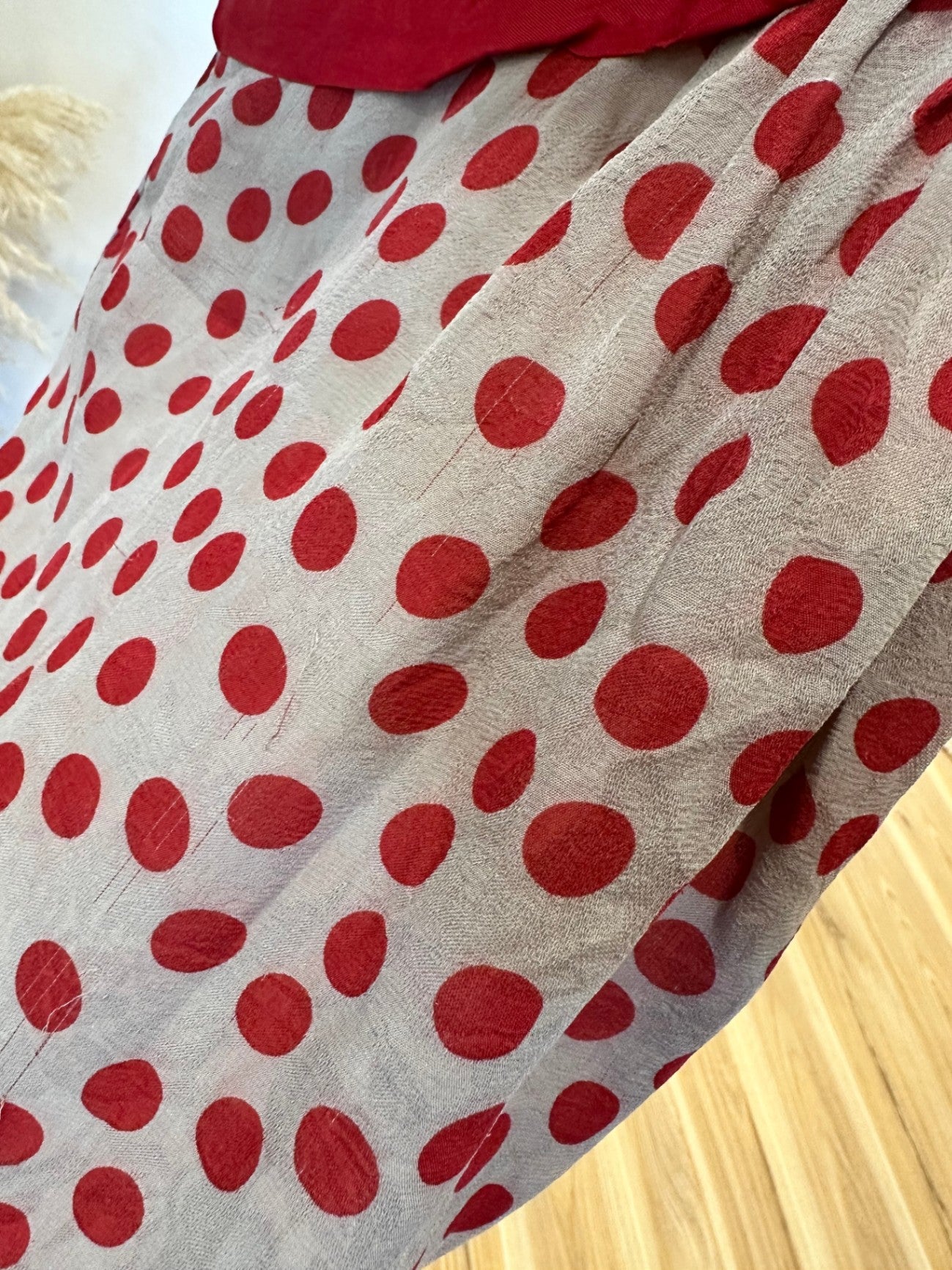 Stella Gregg - Top - Size 16 - Beige with Red Polka Dots - 100% Silk [Note some pulls evident]