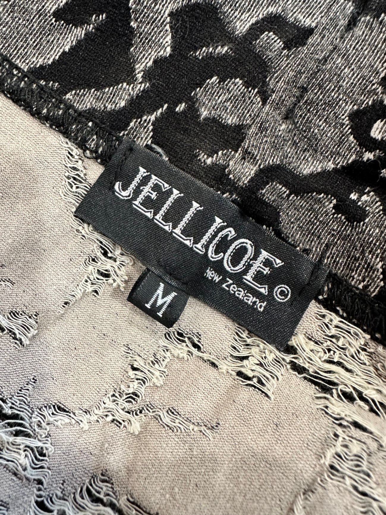 Jellicoe - Made in New Zealand - Shrug / Cardigan - Medium 