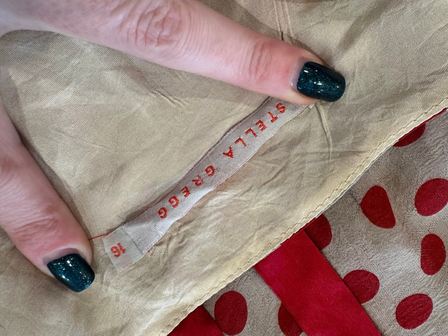 Stella Gregg - Top - Size 16 - Beige with Red Polka Dots - 100% Silk [Note some pulls evident]