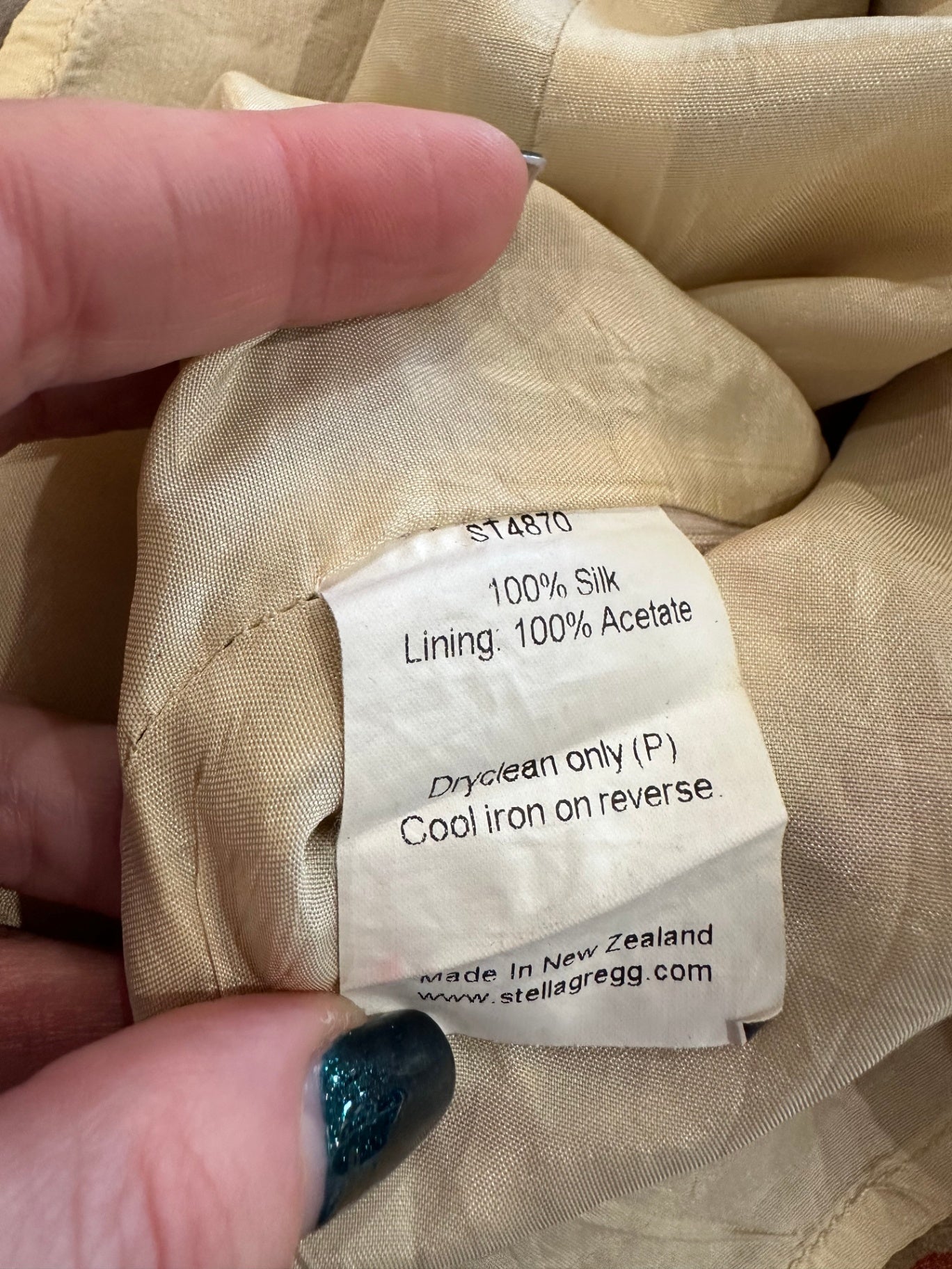 Stella Gregg - Top - Size 16 - Beige with Red Polka Dots - 100% Silk [Note some pulls evident]