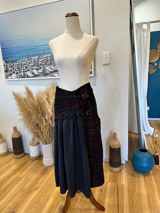 Sharon Washob - Tartan Grunge Skirt - Medium - Black and red plaid - Silk / Cotton / Leather