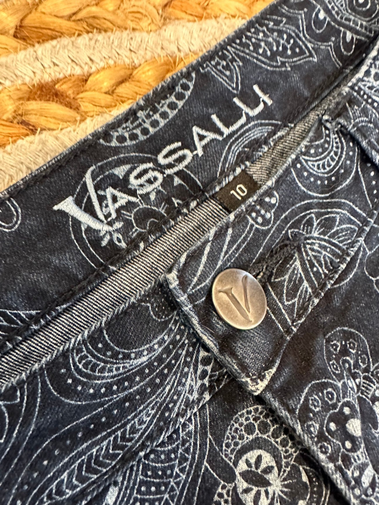 Vassalli - Jeans - Size 10 - Dark blue w paisley print