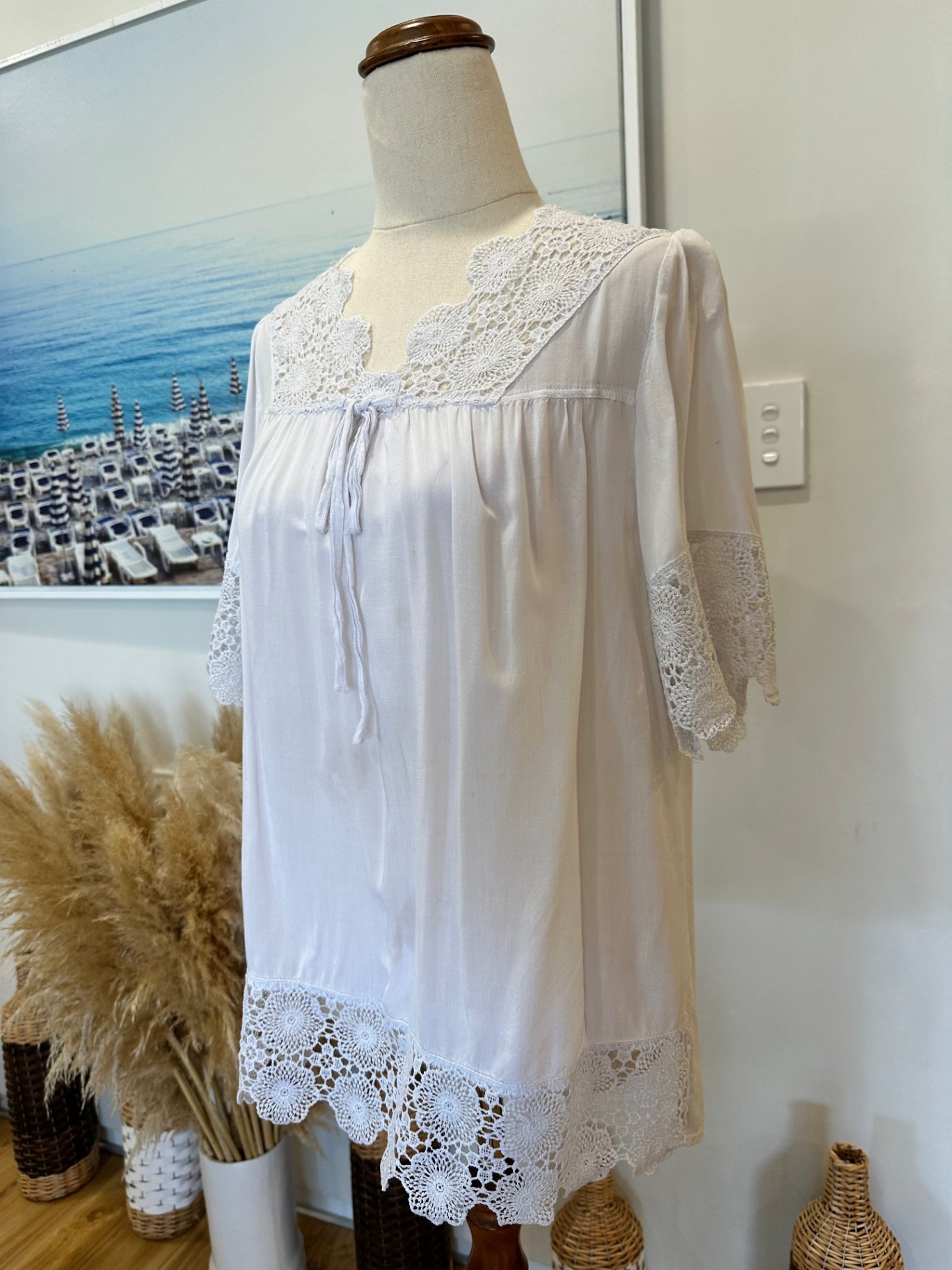 T-Shirt w Lace Feature - Size Small