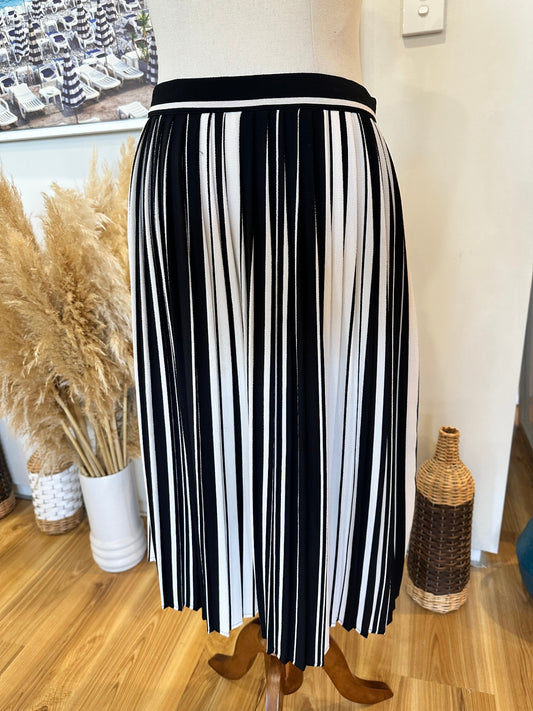 Glassons - Pleated Skirt - Size 12 - Black and Cream