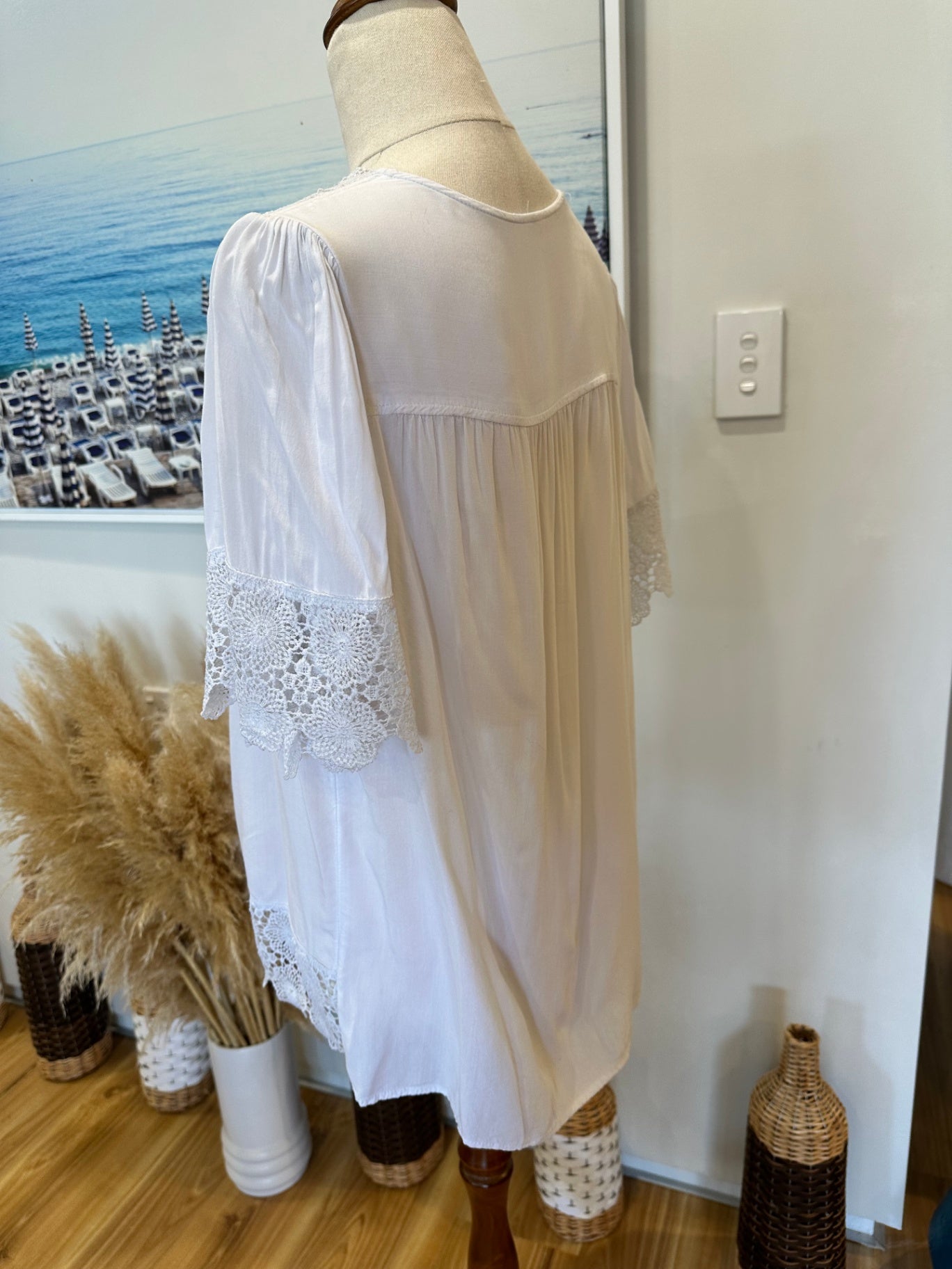 T-Shirt w Lace Feature - Size Small