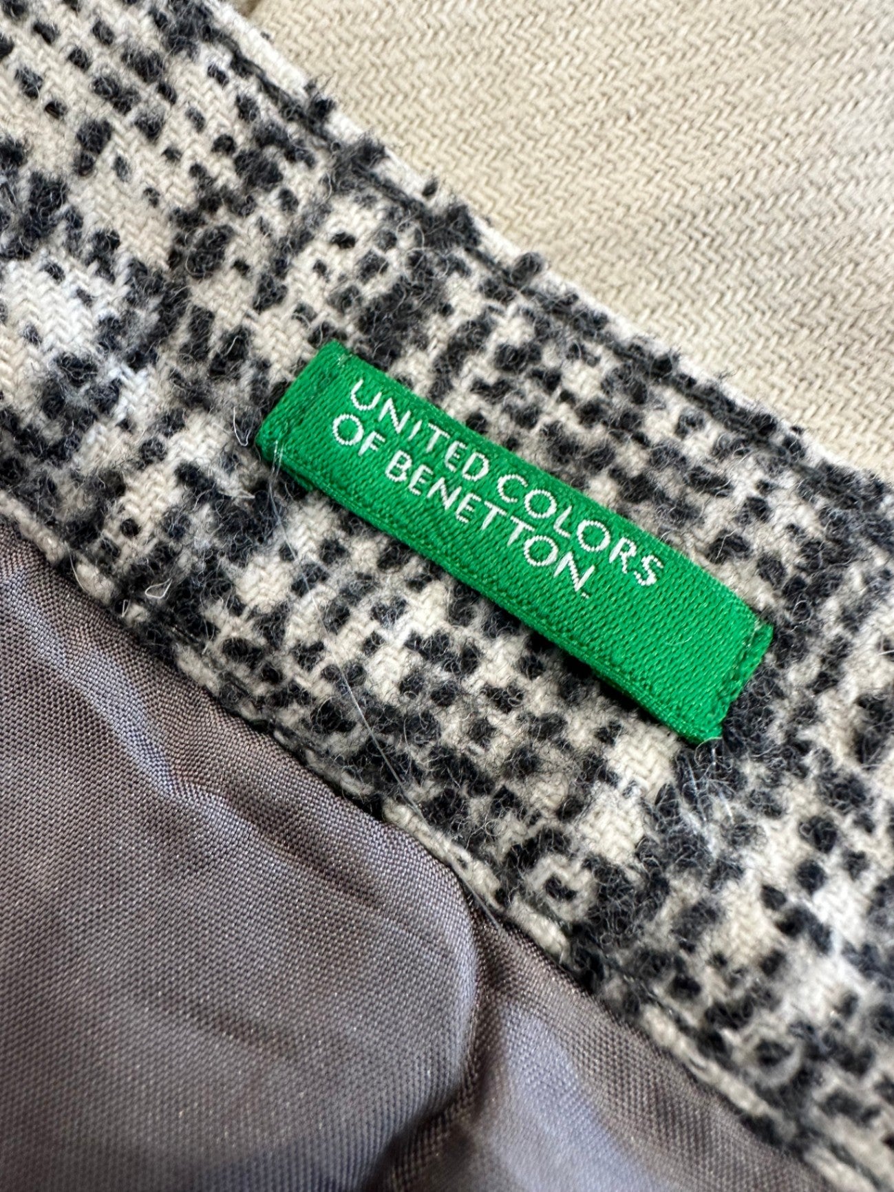 United Colors of Benetton - 21% Wool Skirt - Size 38 Medium - Black and Cream