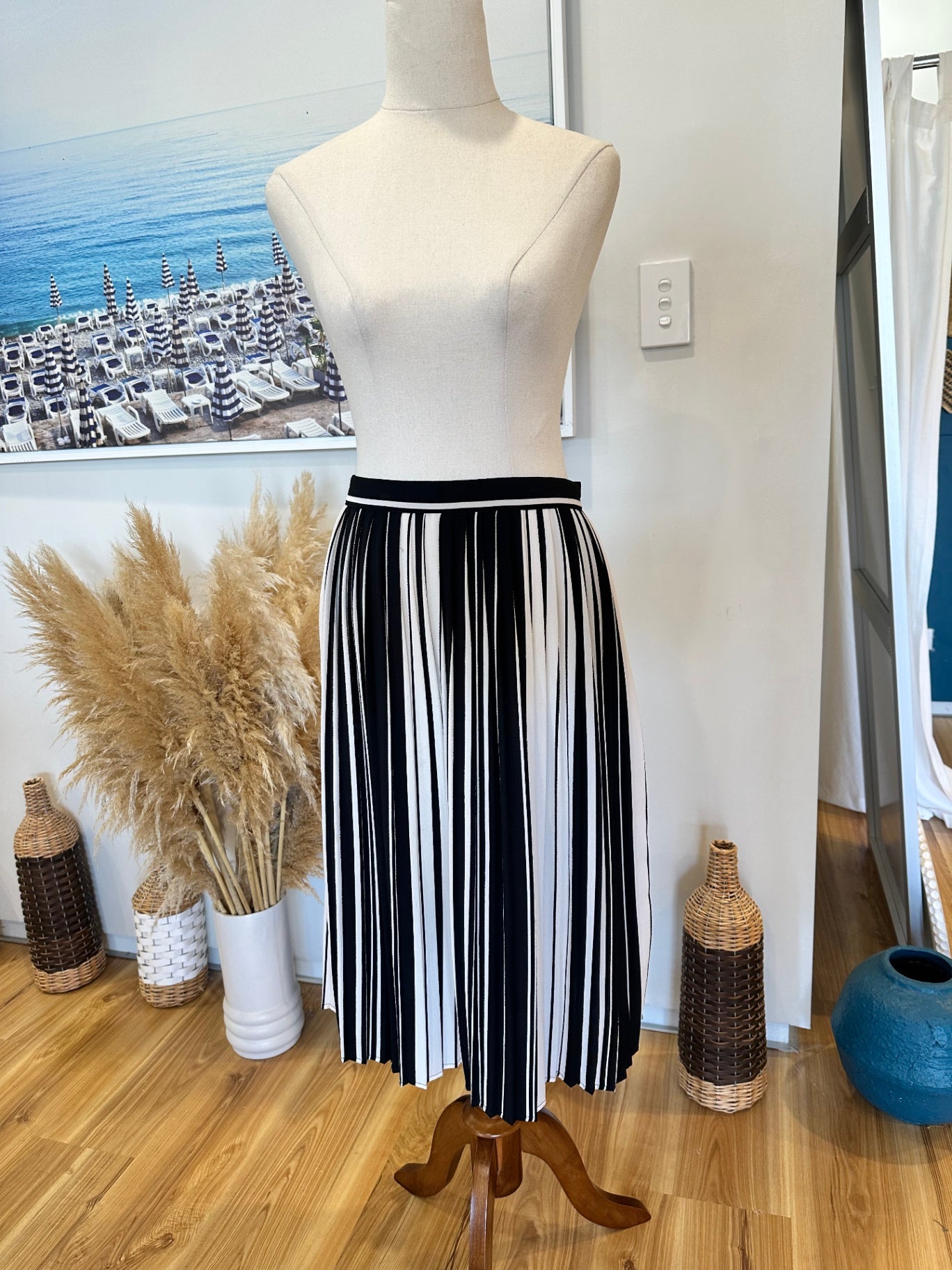 Glassons - Pleated Skirt - Size 12 - Black and Cream