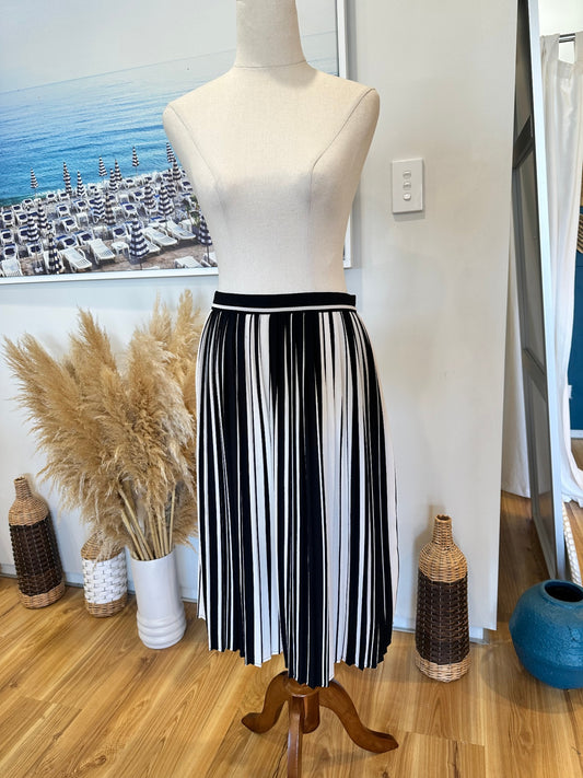 Glassons - Pleated Skirt - Size 12 - Black and Cream