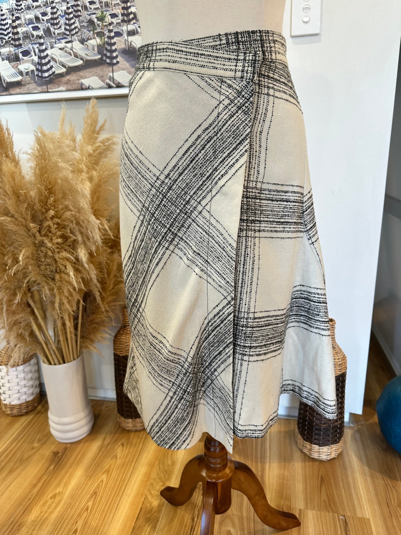 United Colors of Benetton - 21% Wool Skirt - Size 38 Medium - Black and Cream