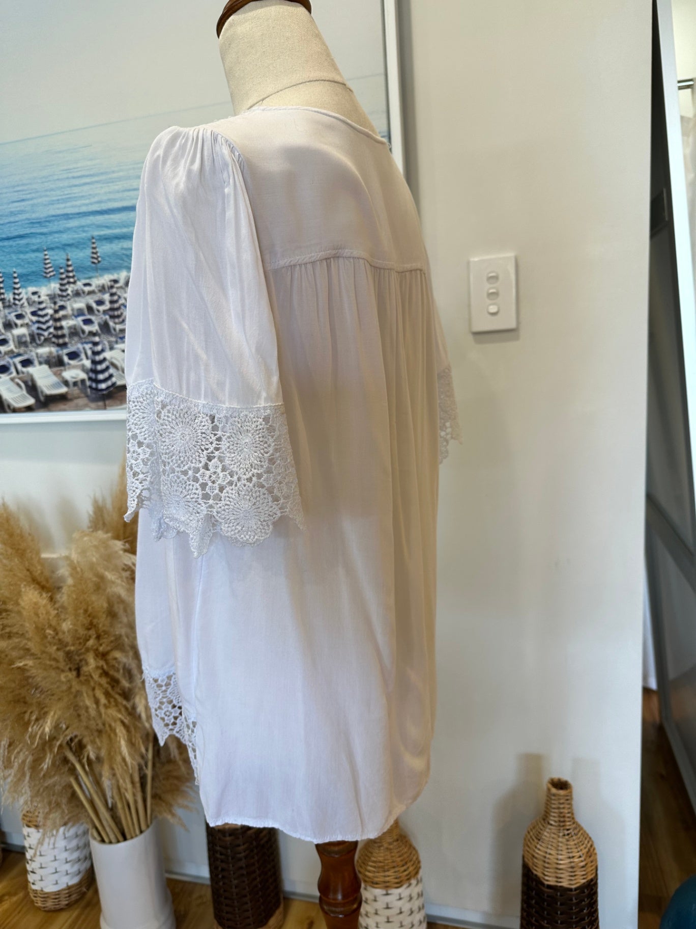 T-Shirt w Lace Feature - Size Small