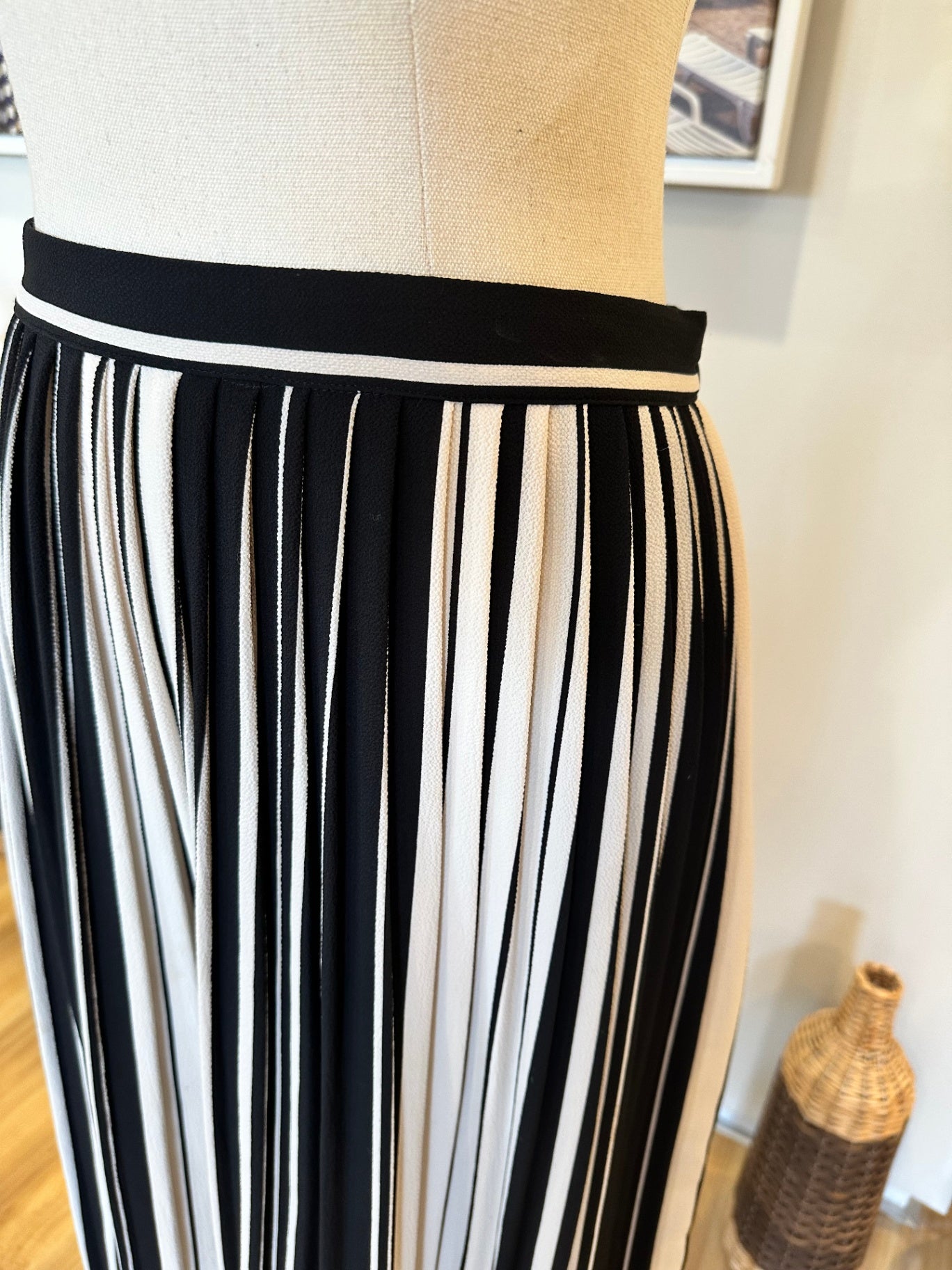 Glassons - Pleated Skirt - Size 12 - Black and Cream