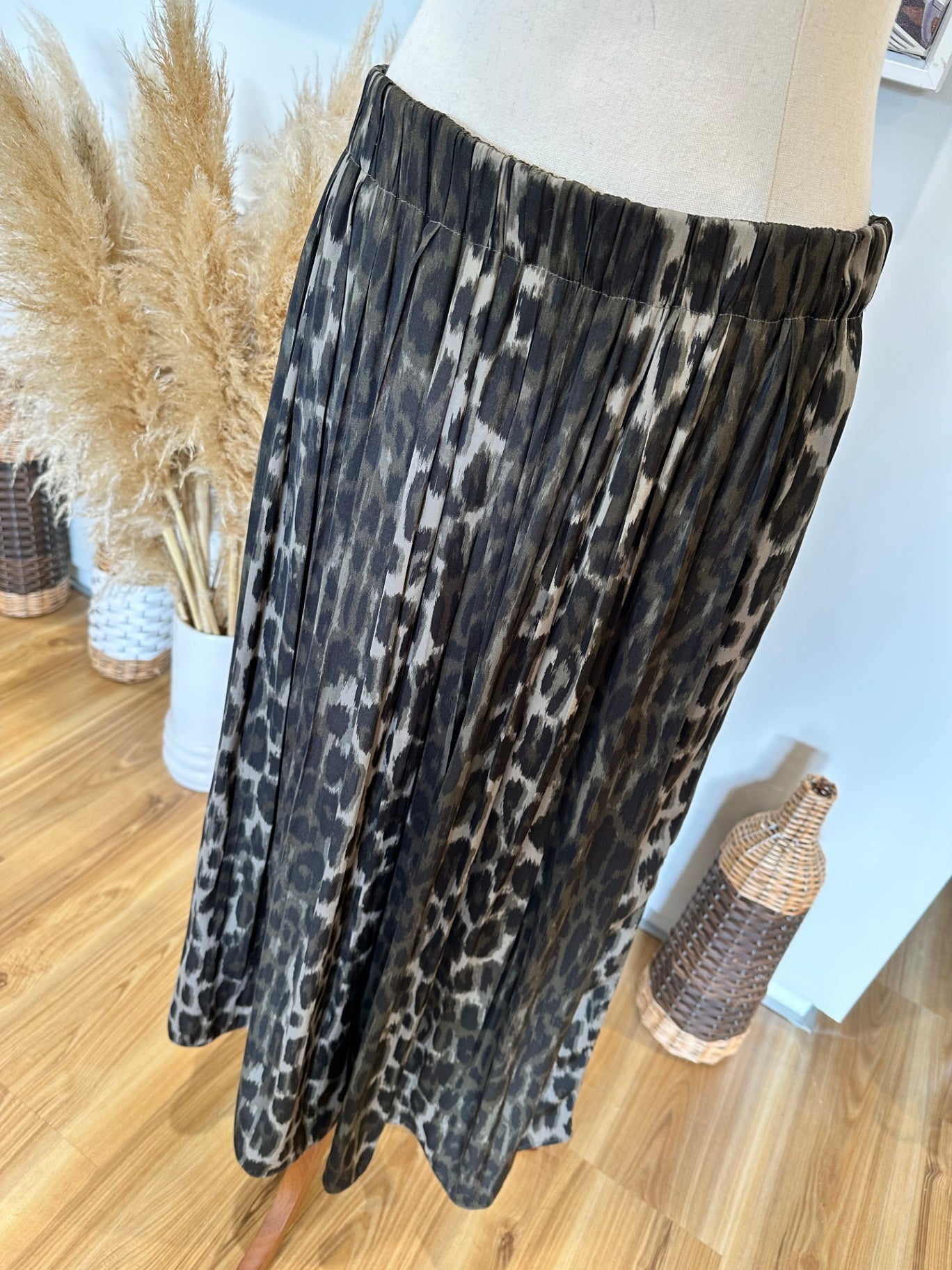 Witchery - Skirt - Size 10 - Black and brown leopard print