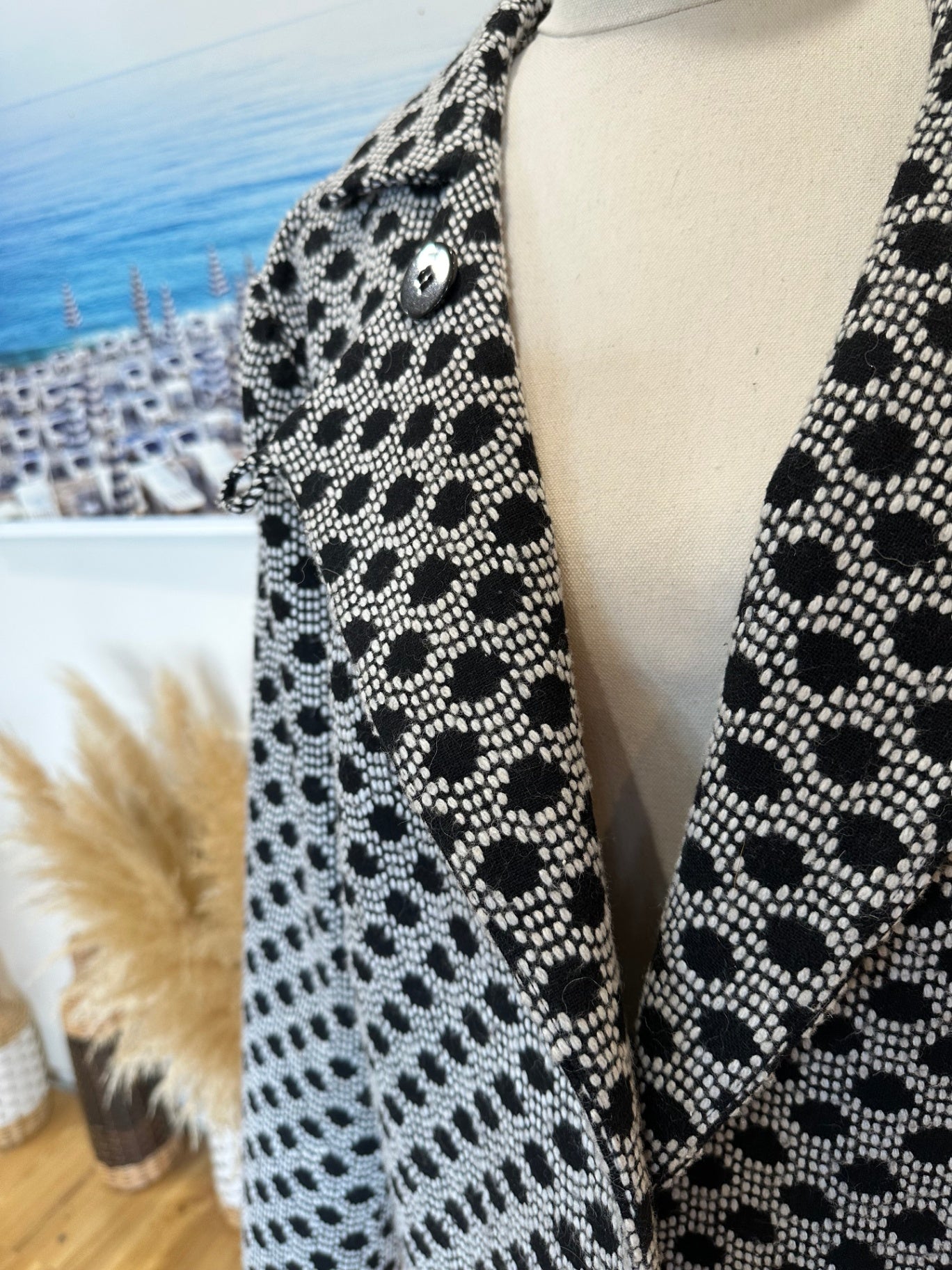 Yarra Trail - Jacket - Size 16 - Black and white