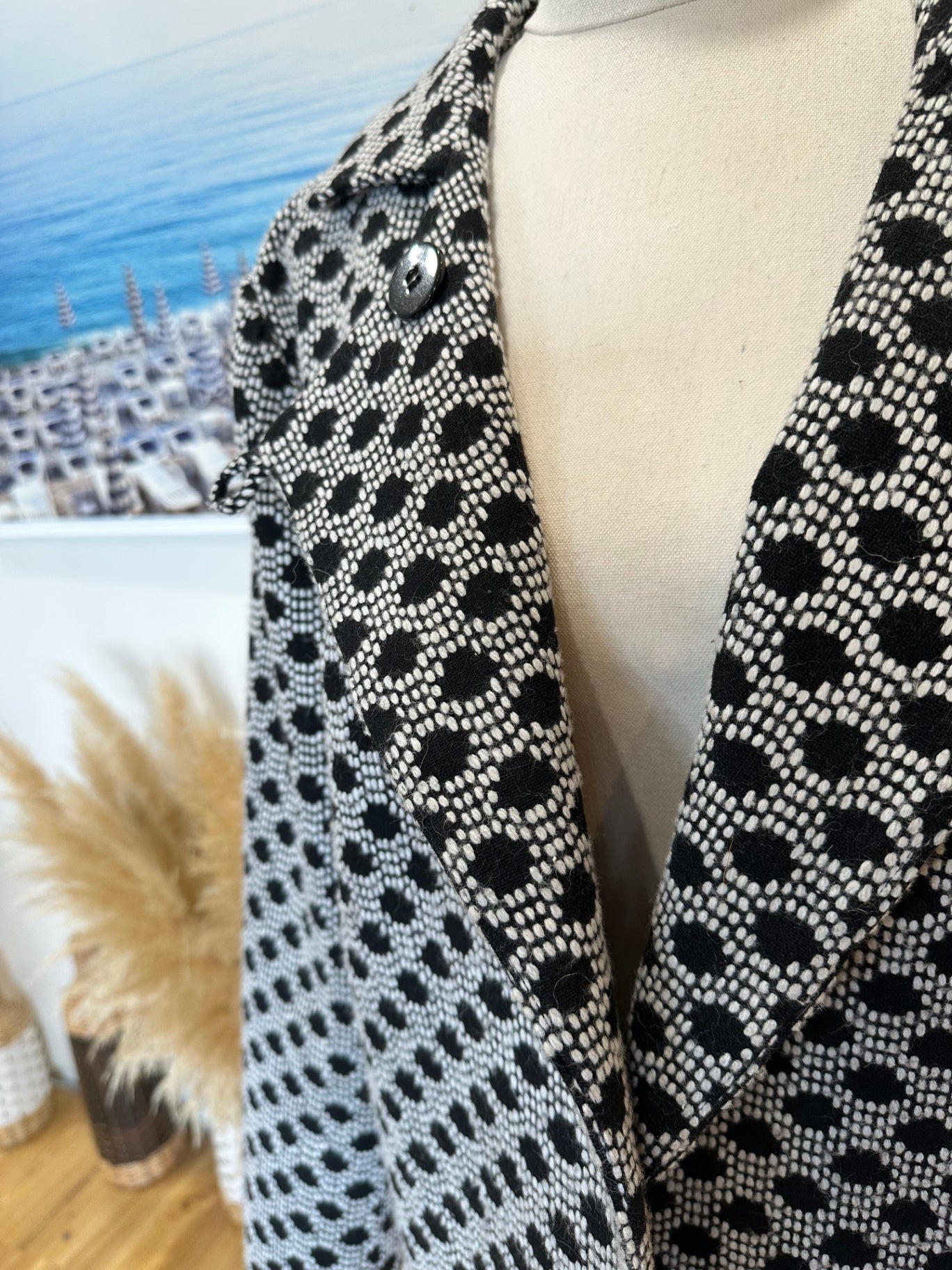 Yarra Trail - Jacket - Size 16 - Black and white