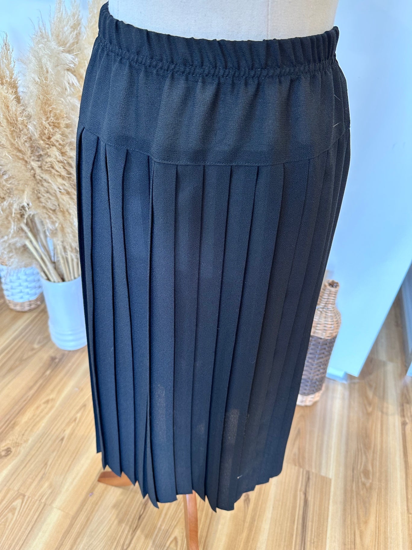 Vintage Bonds - Pleated Skirt - Size 16 - Black