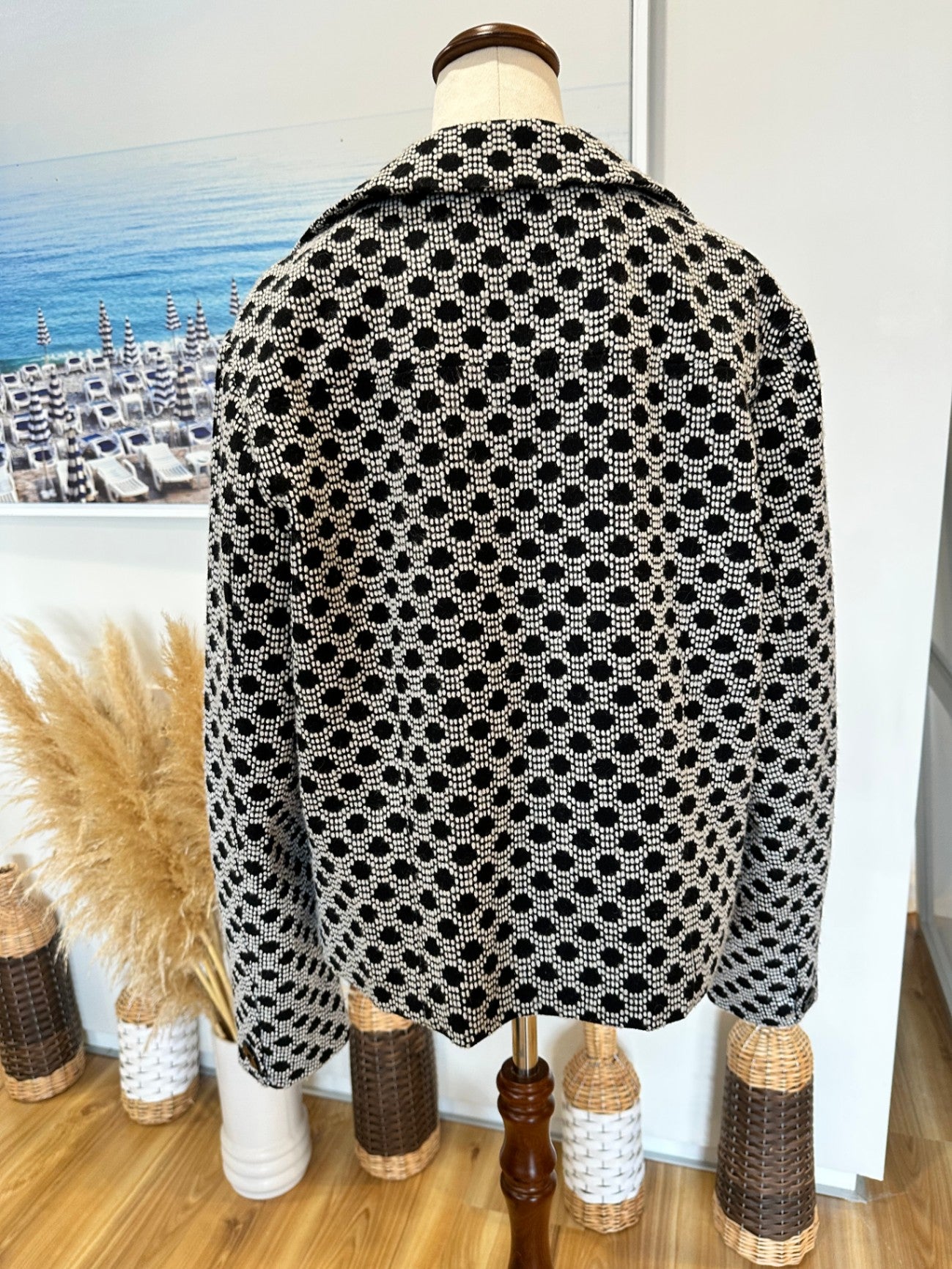 Yarra Trail - Jacket - Size 16 - Black and white