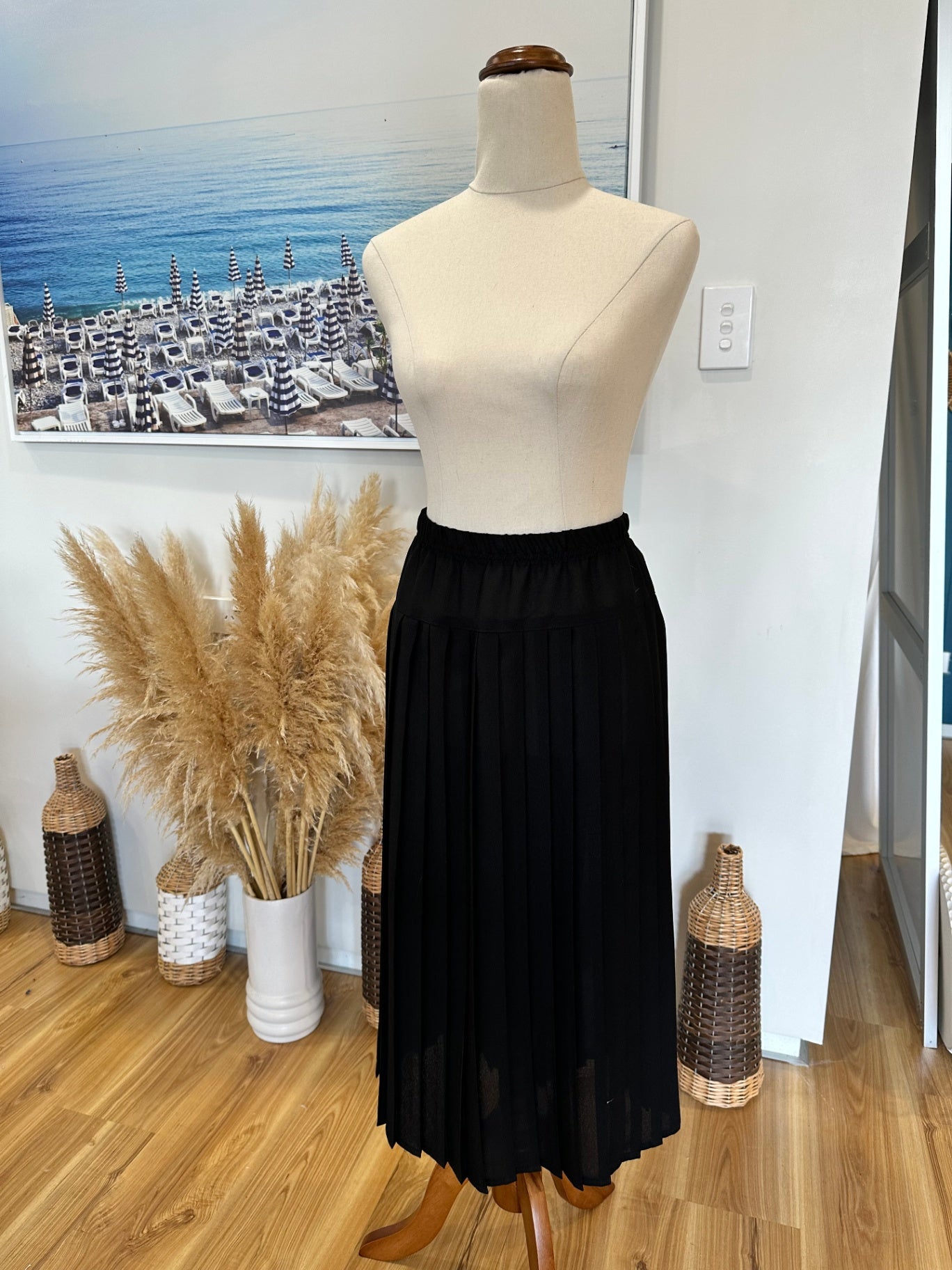 Vintage Bonds - Pleated Skirt - Size 16 - Black