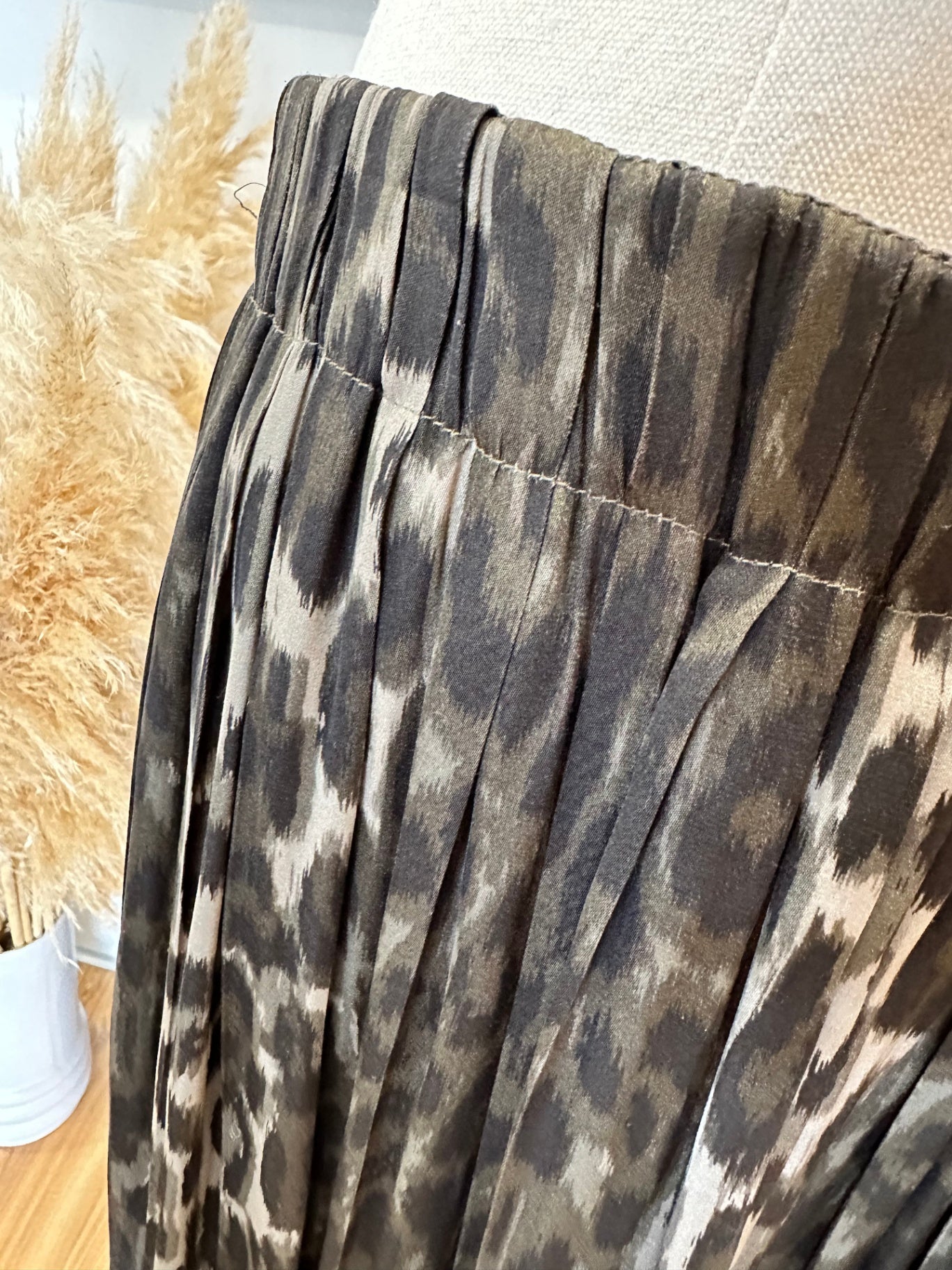 Witchery - Skirt - Size 10 - Black and brown leopard print