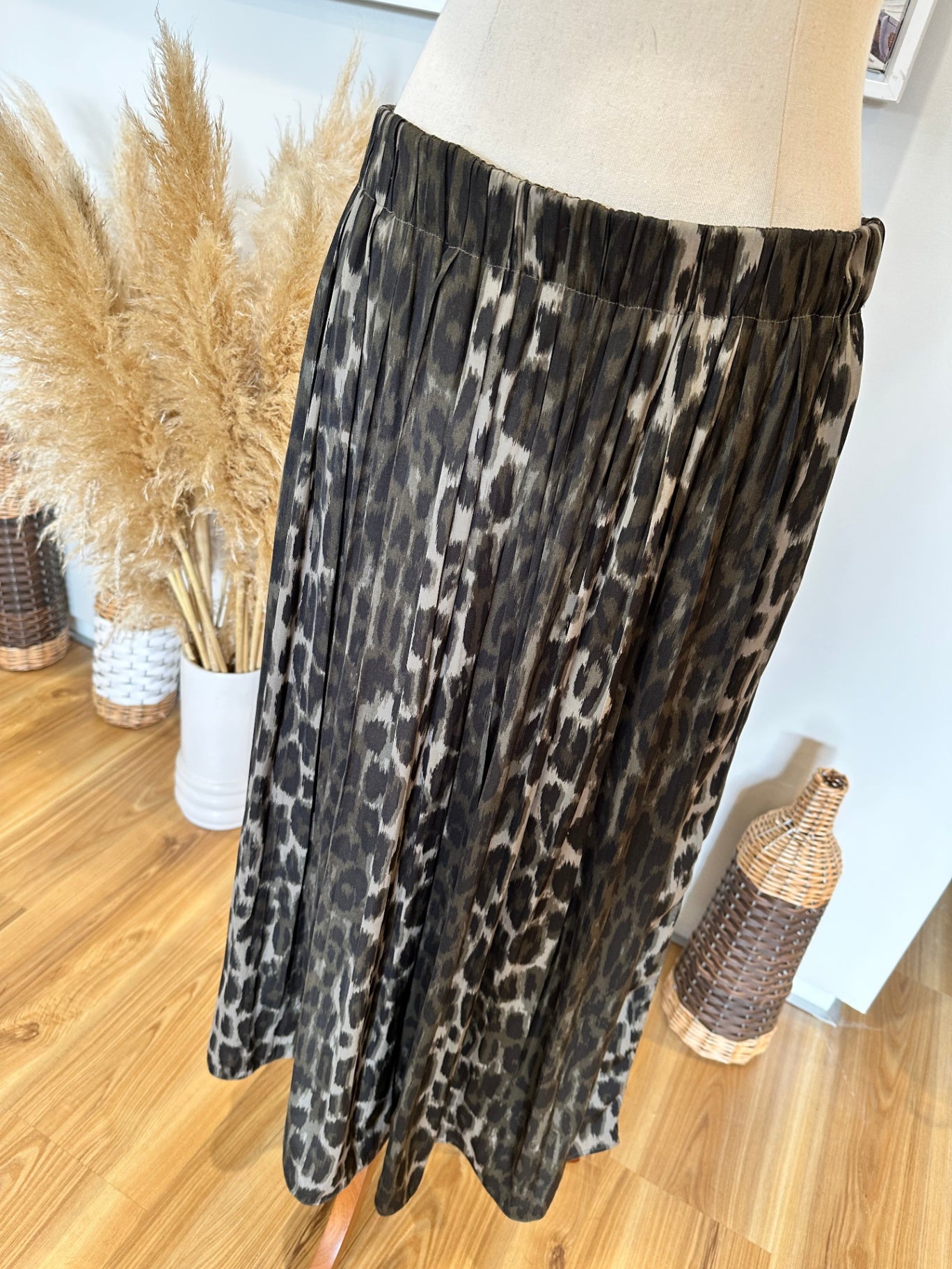 Witchery - Skirt - Size 10 - Black and brown leopard print