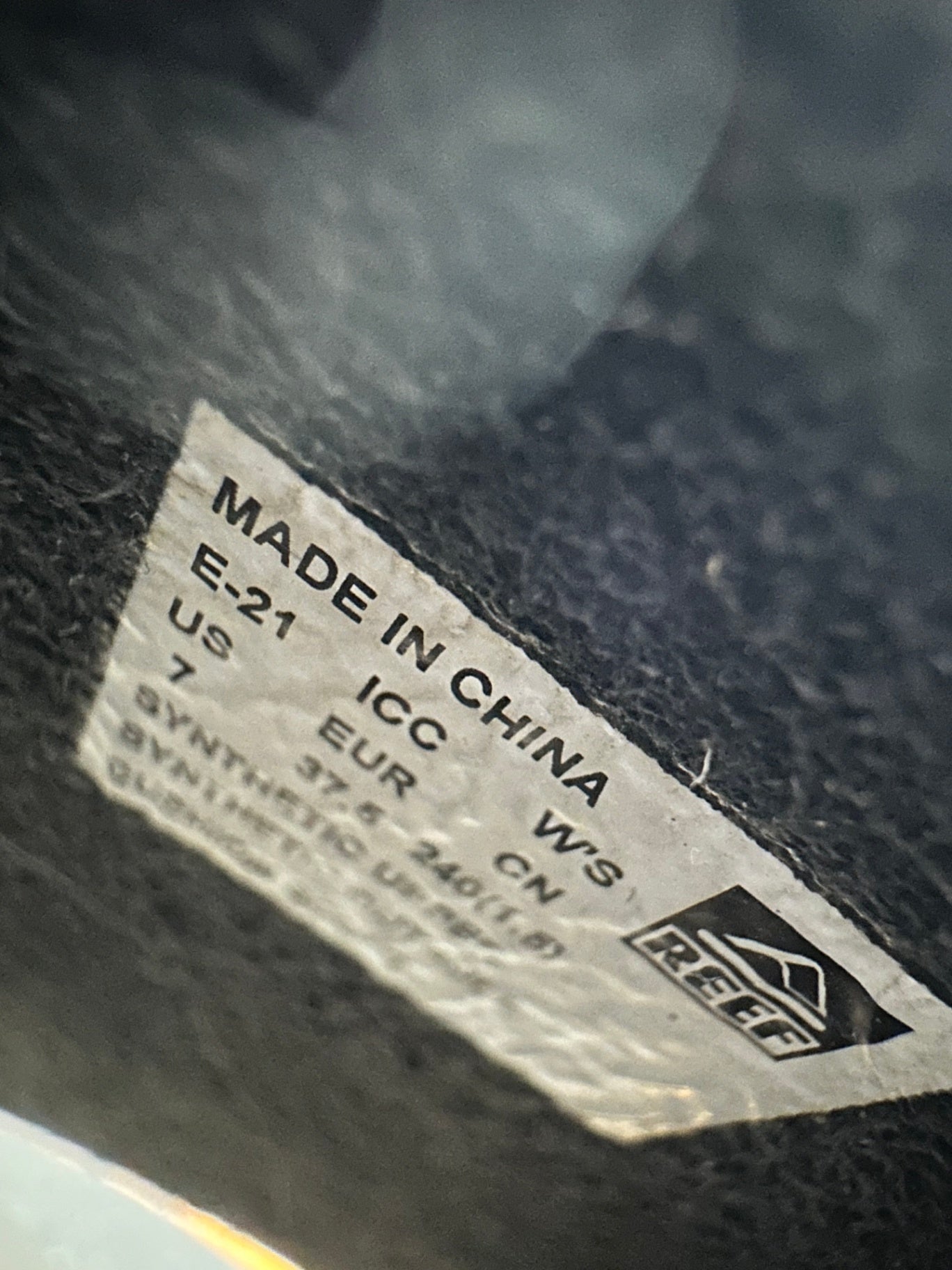 REEF - Size 7 - Slip On Sandals