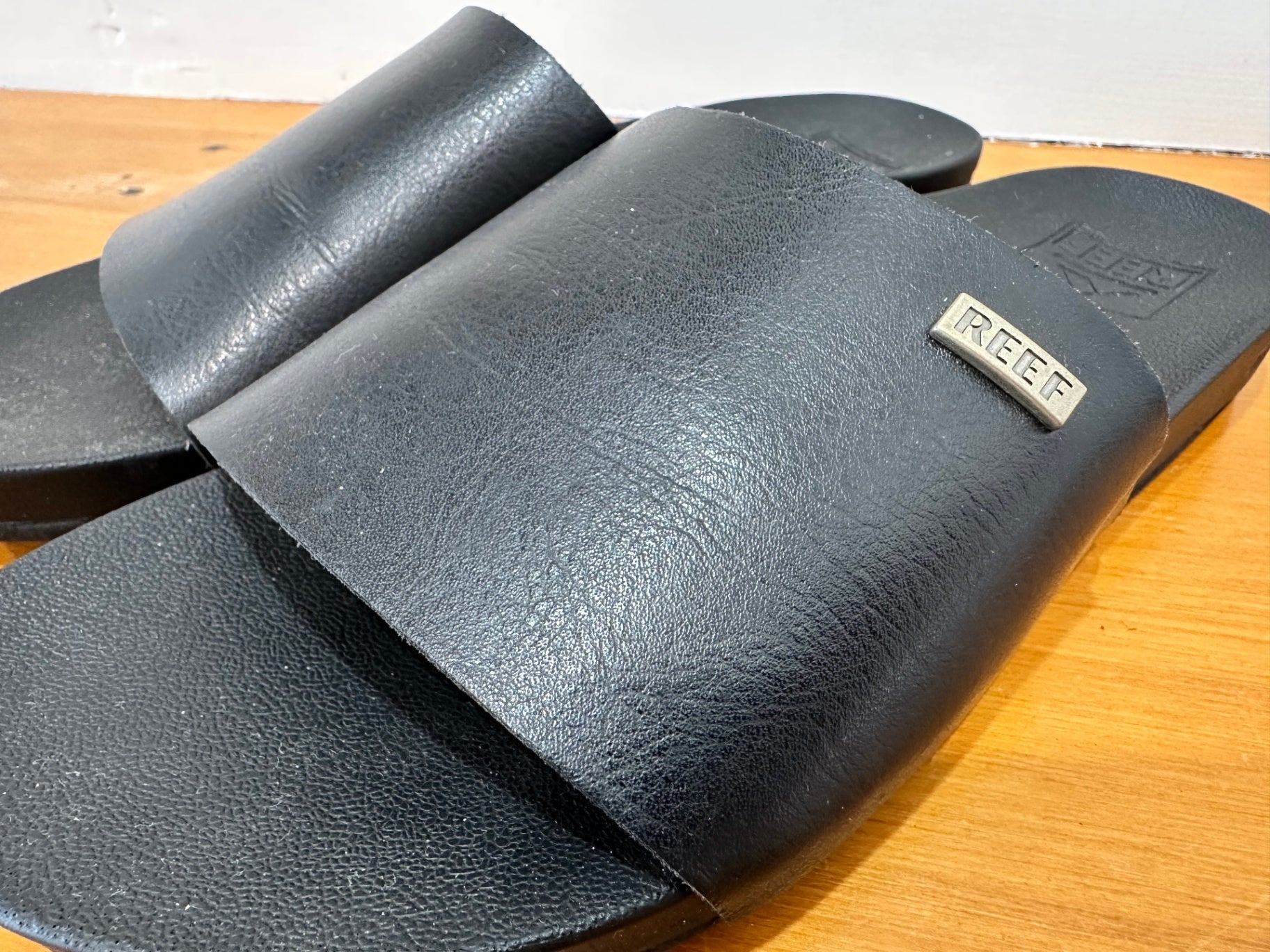 REEF - Size 7 - Slip On Sandals