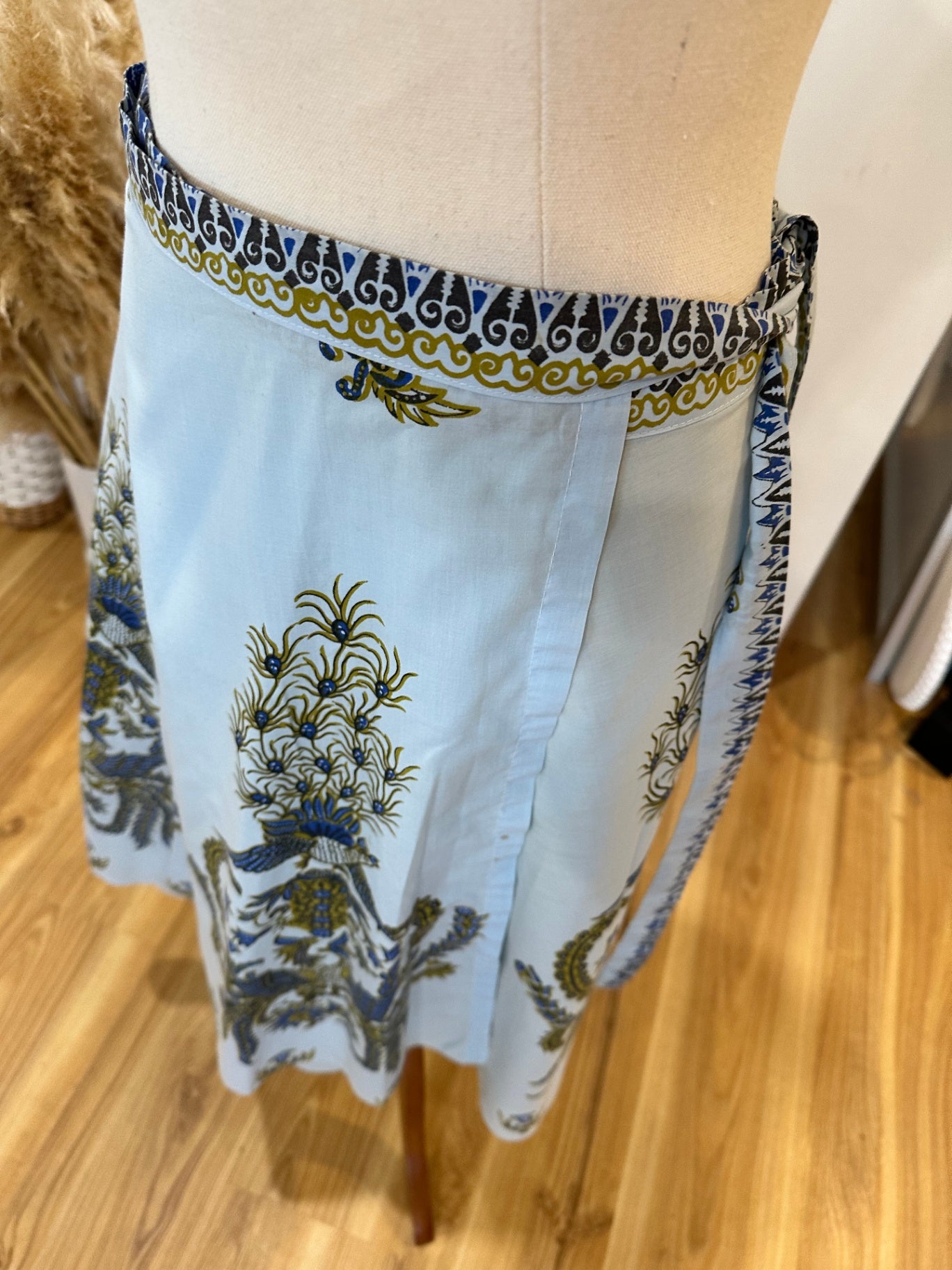 Vintage - Wrap Around Skirt - One Size - Pale Blue with Peacock Print