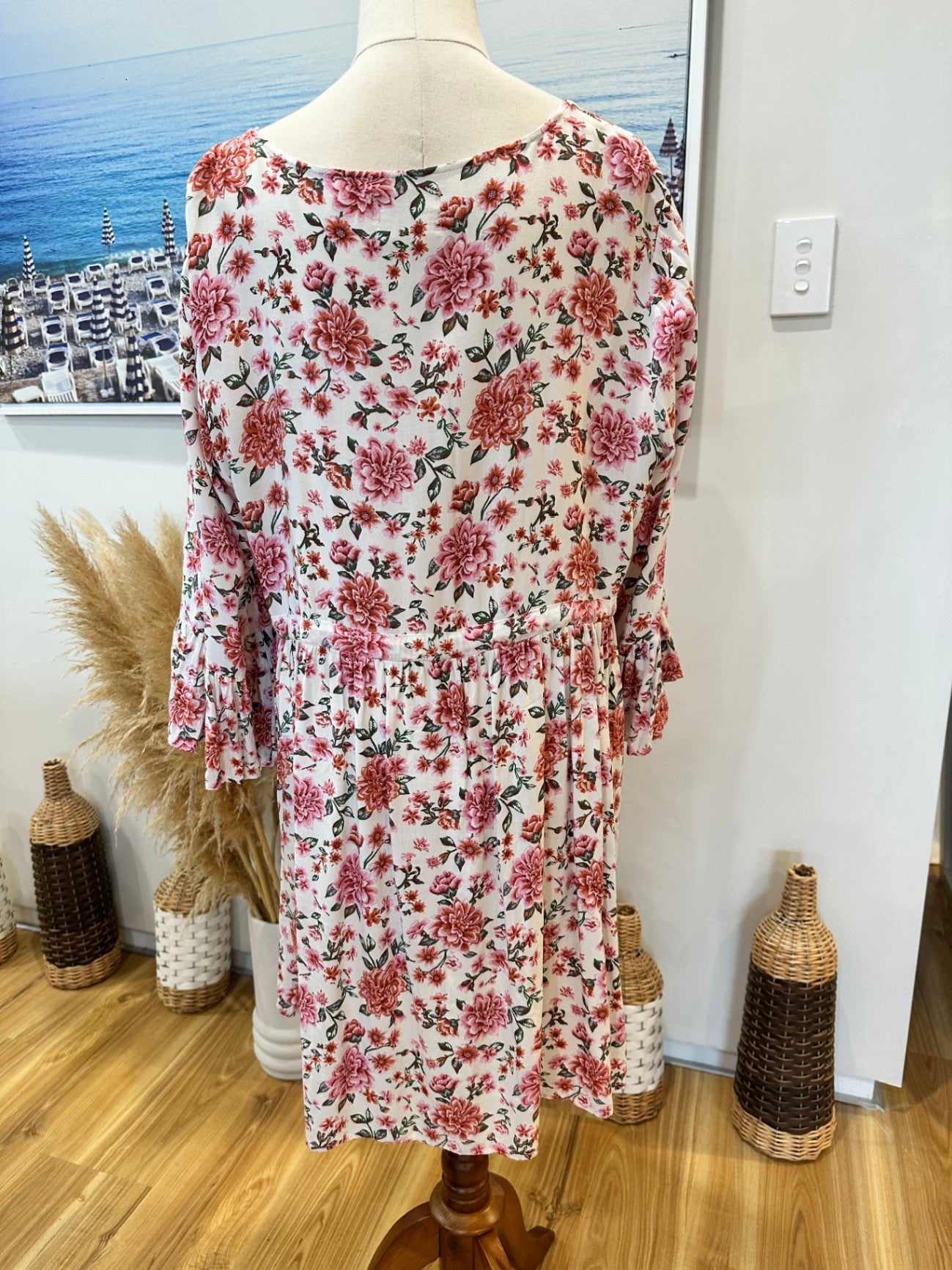 Dreamcatcher - Dress - Size 12 - Pink and white with floral pattern