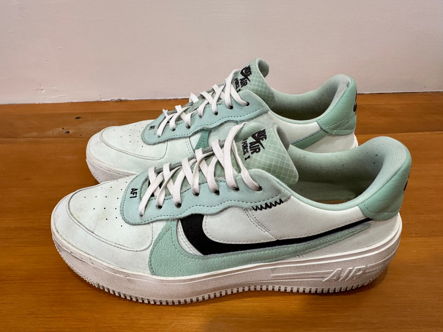 Nike Air Force 1 - Sneakers - EU 43 or 11 - Light mint green, white, black