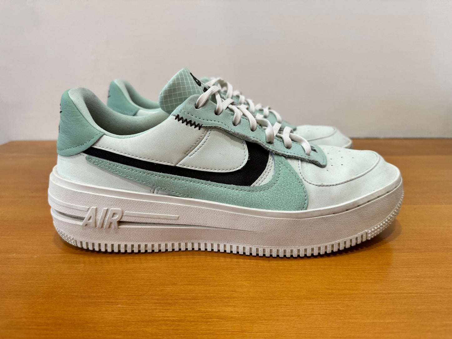 Nike Air Force 1 - Sneakers - EU 43 or 11 - Light mint green, white, black
